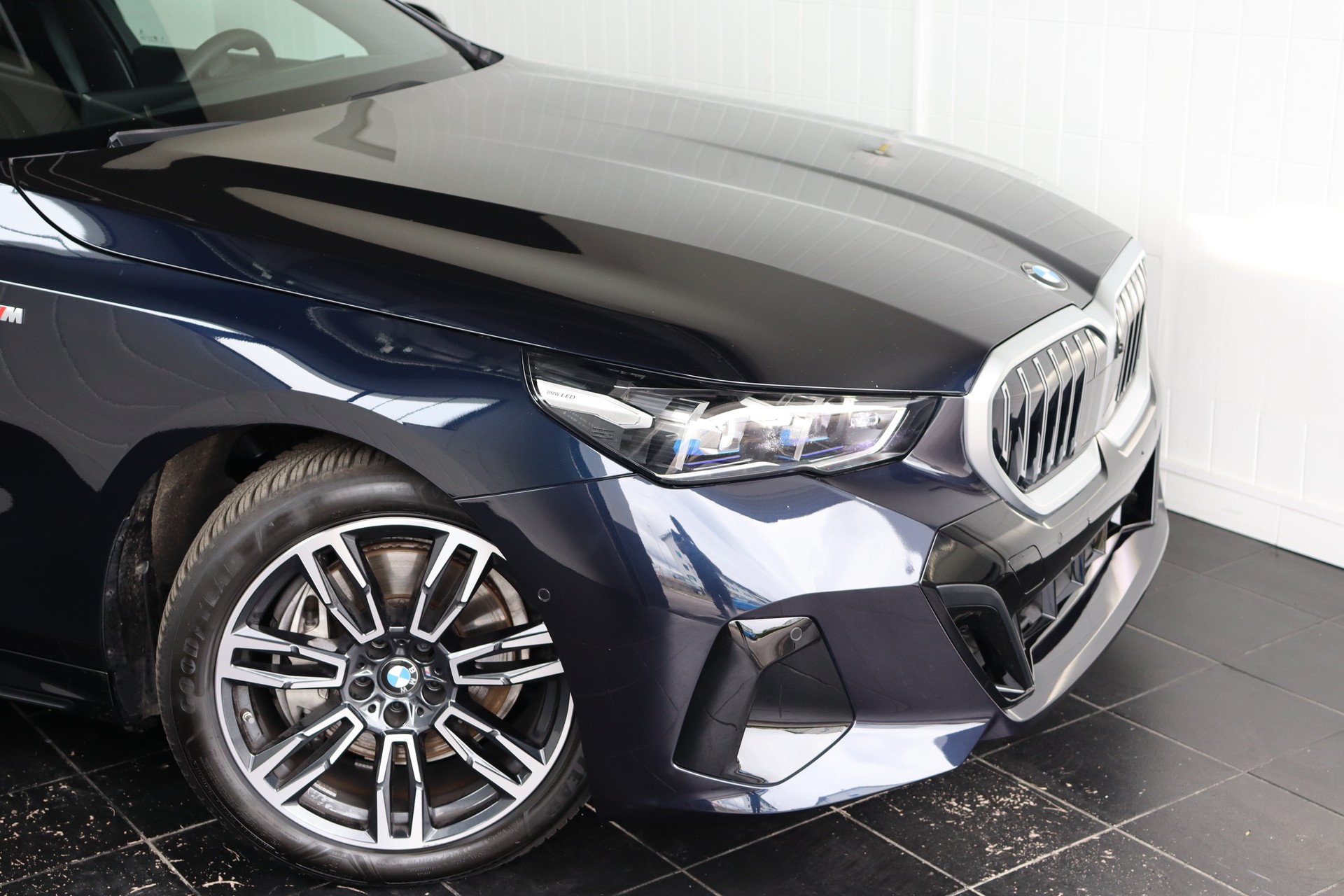 BMW 540d XDRIVE 48V TOURING M SPORT STEPTRONIC ** FAHRASSISTENZ-PAKET ** BOWERS & WILKINS ** 360 GRA PARK-PAKET **-image-3