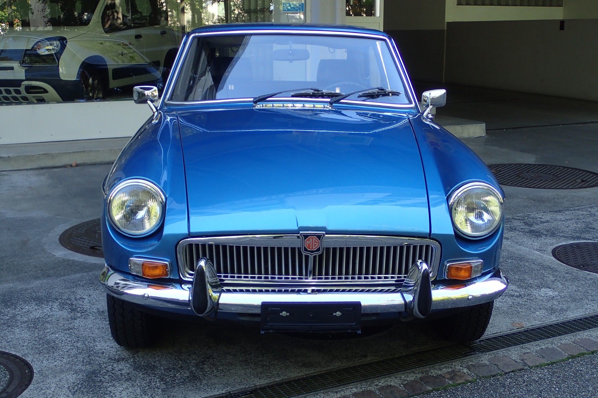 MG MGB-showroom-element-1