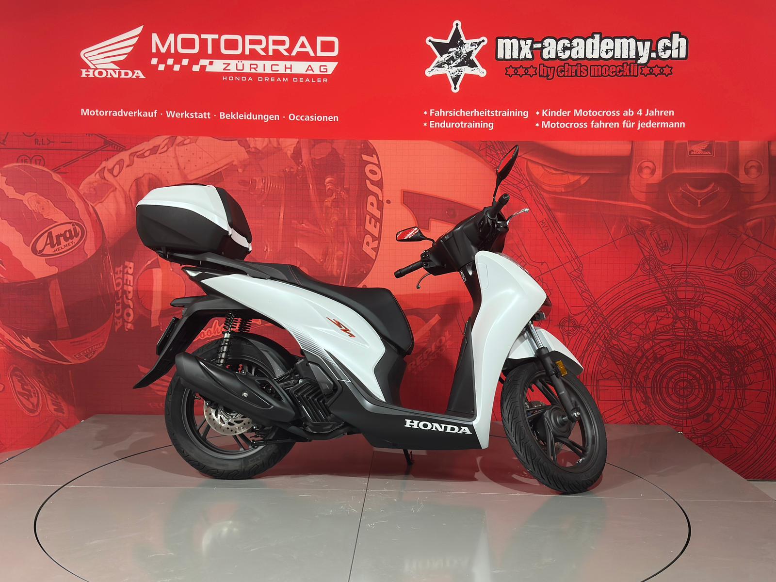 HONDA SH 125 + *Matte Pearl Cool White**DEMO-BIKE*-showroom-element-1