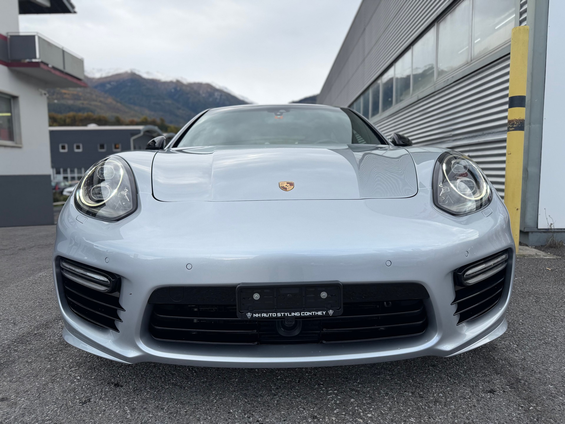 PORSCHE Panamera GTS 4.8 PDK-image-1