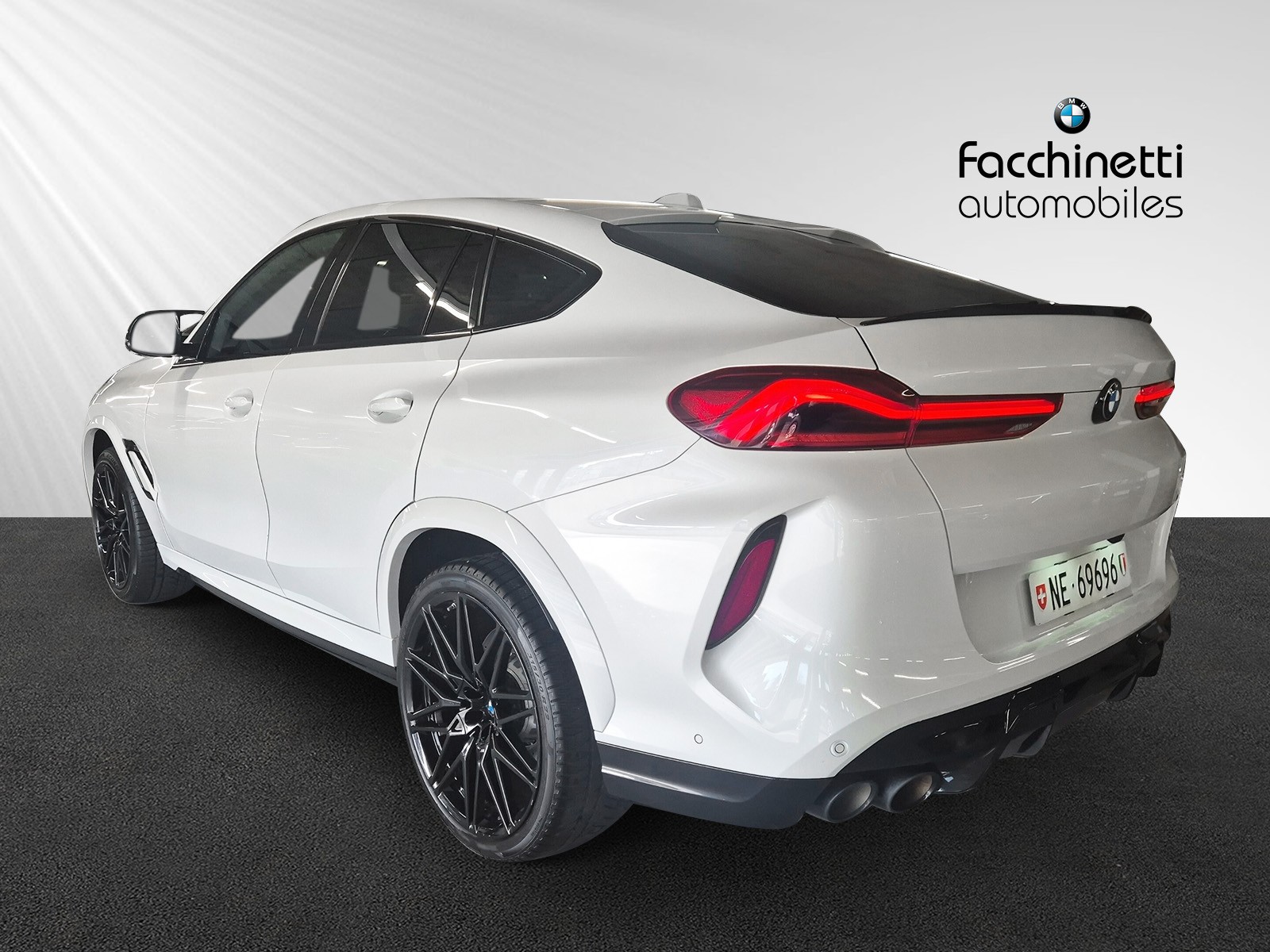 BMW X6M Steptronic M Competition-showroom-element-2