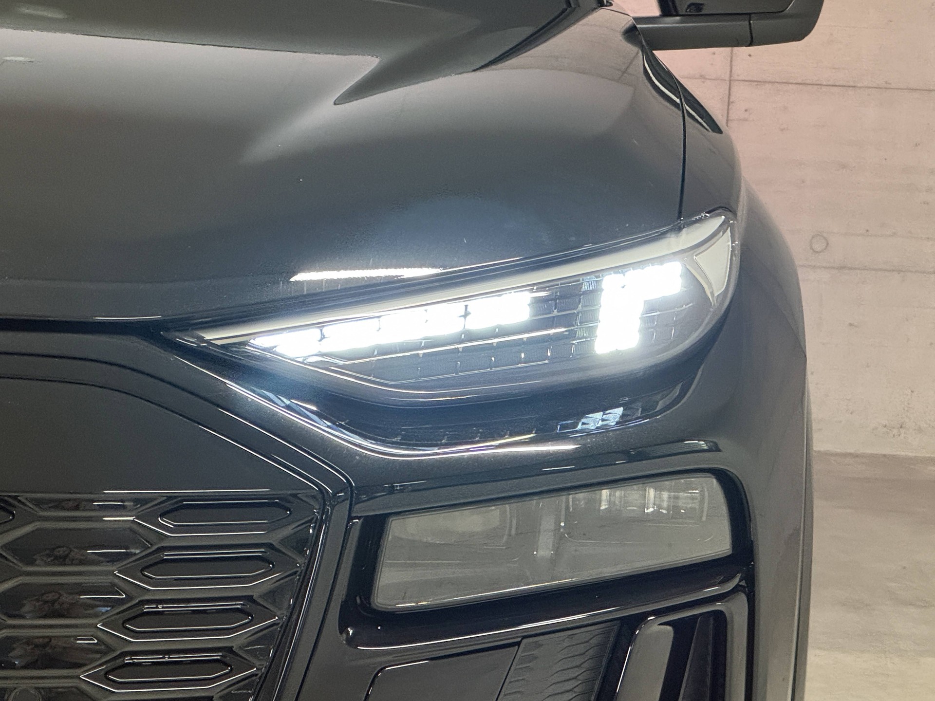 AUDI Q6 e-tron quattro-image-5