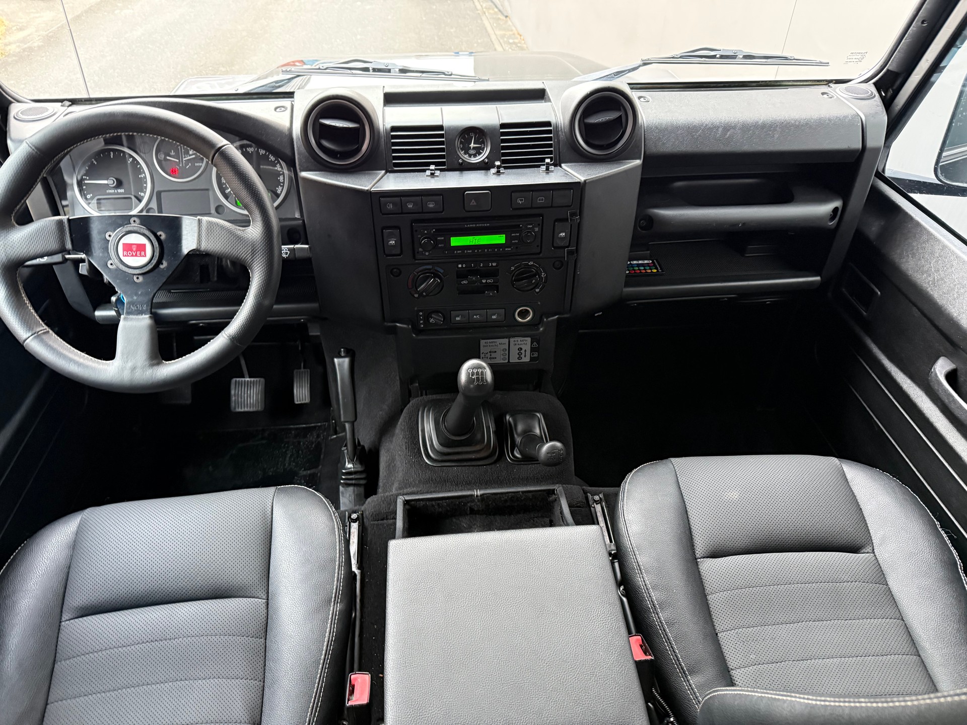 LAND ROVER Defender 90 TD4-image-7