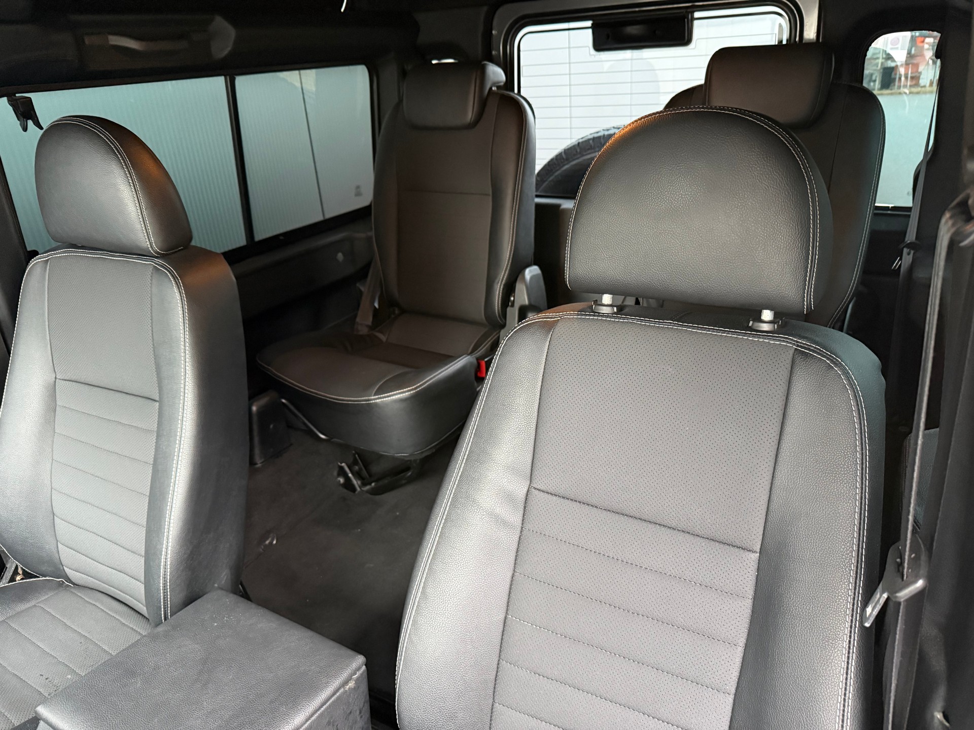 LAND ROVER Defender 90 TD4-image-8