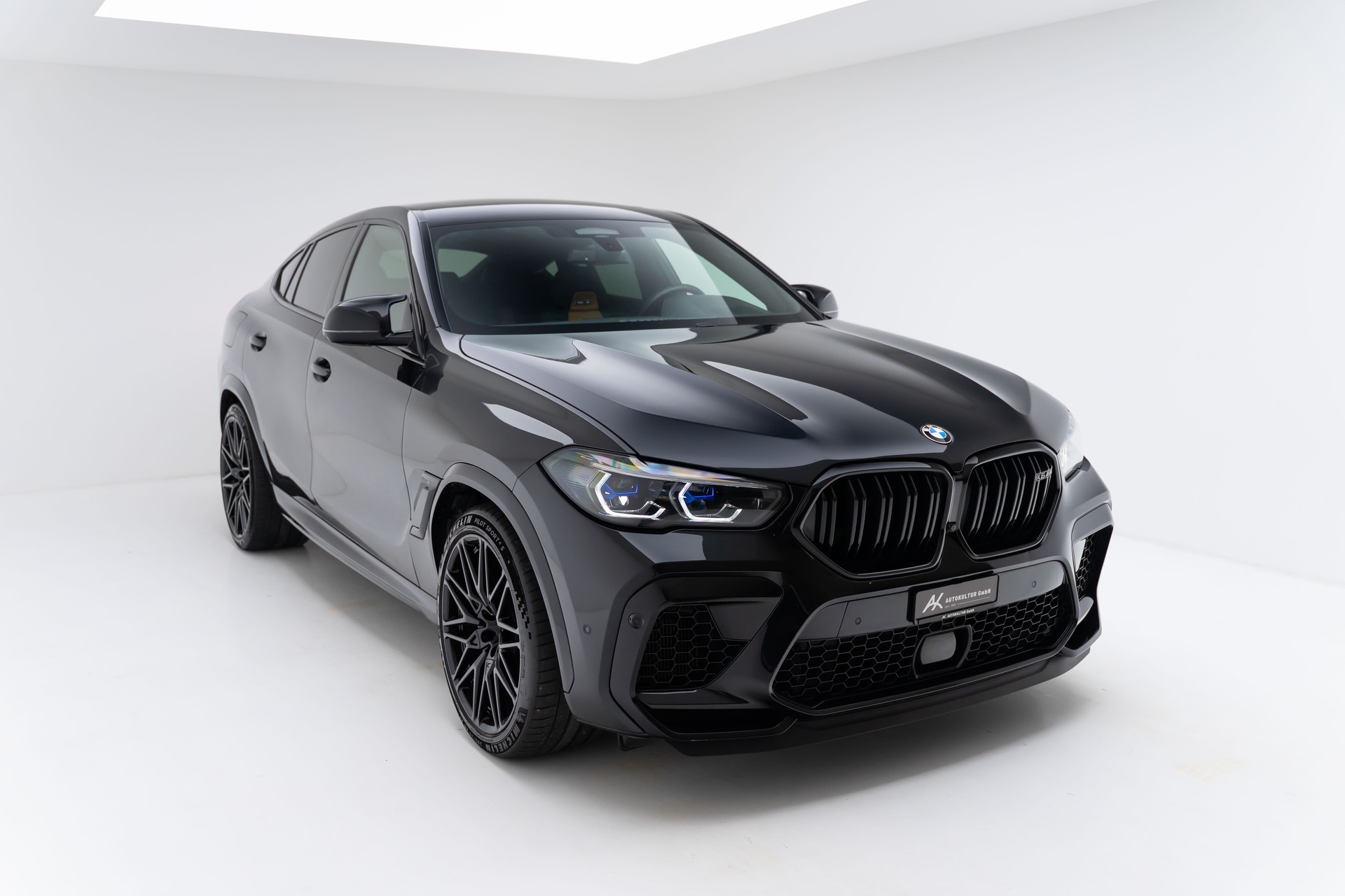 BMW X6M Steptronic M Competition-showroom-element-3