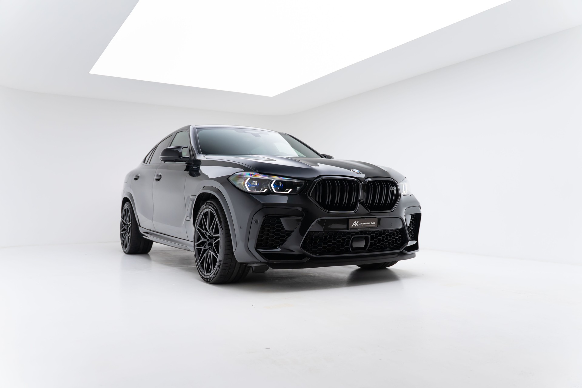 BMW X6M Steptronic M Competition-showroom-element-2