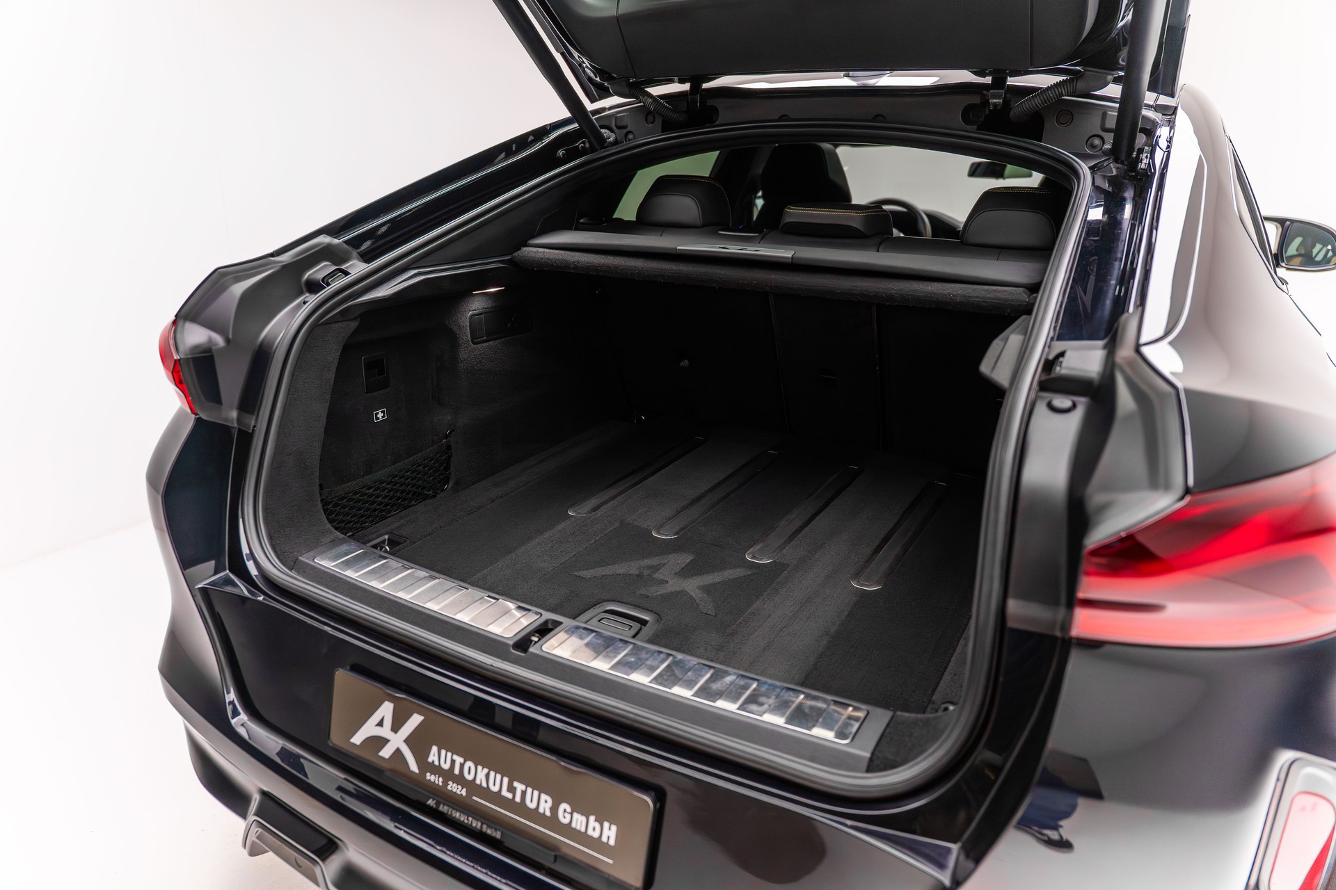 BMW X6M Steptronic M Competition-image-19