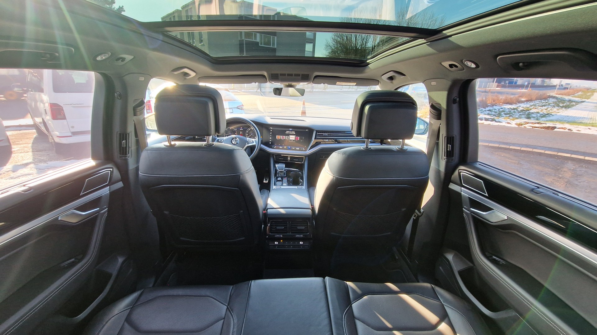 VW Touareg 3.0 TDI R Line Tiptronic-image-12