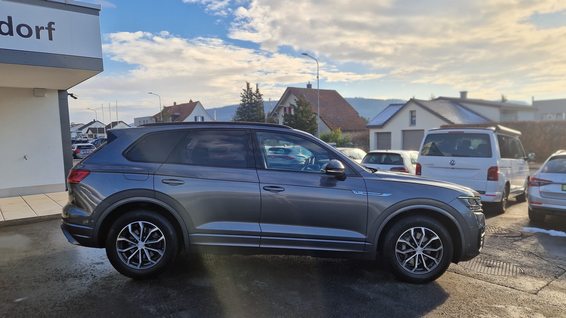 VW Touareg 3.0 TDI R Line Tiptronic-image-4