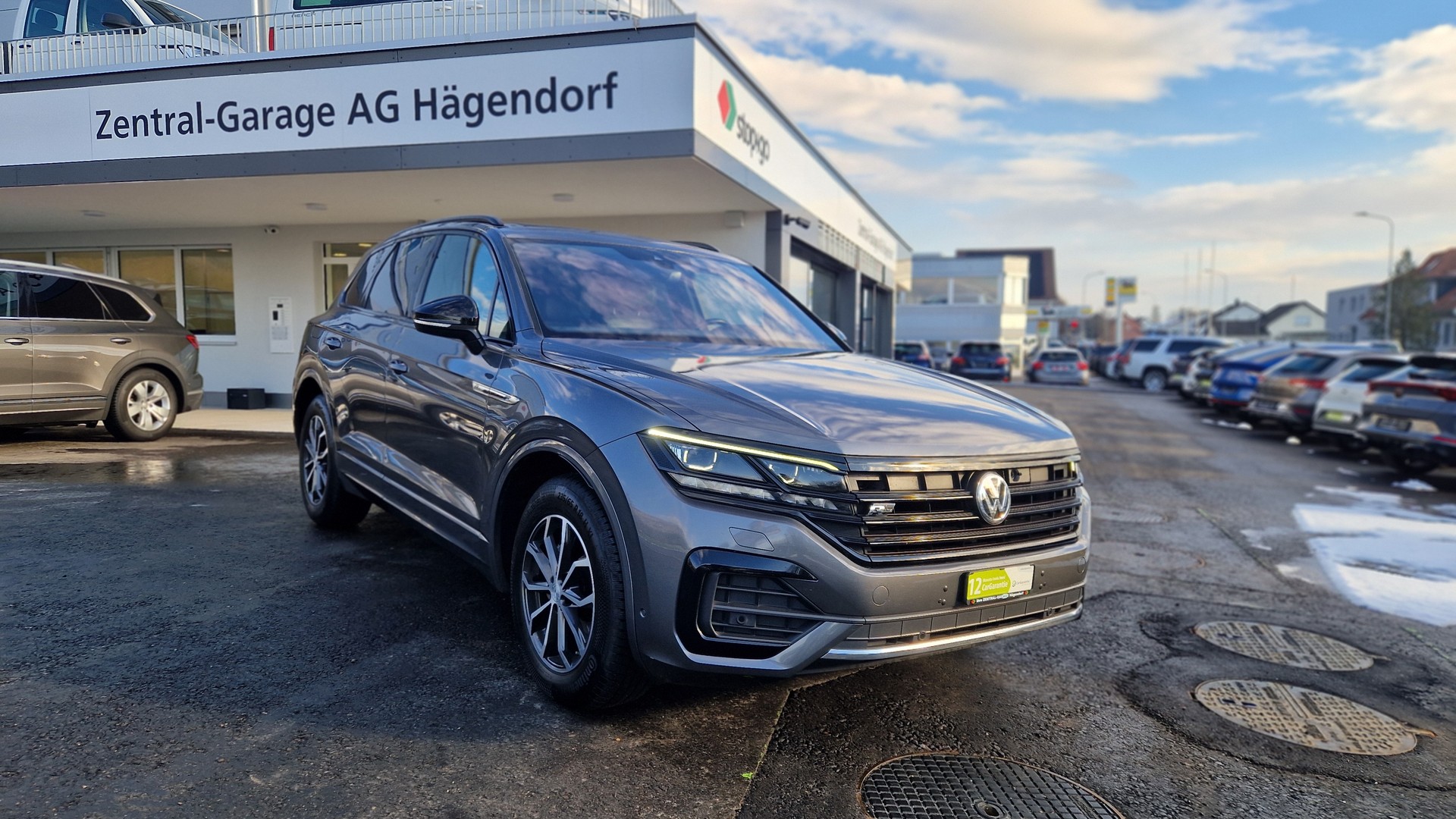 VW Touareg 3.0 TDI R Line Tiptronic-image-0