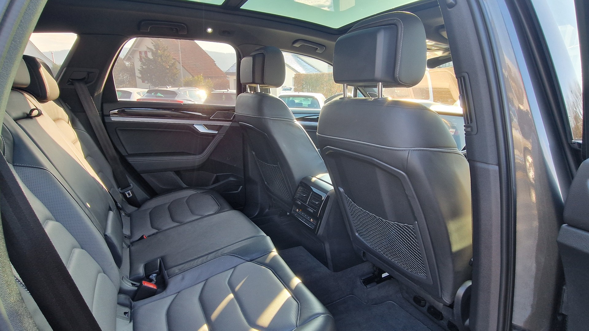 VW Touareg 3.0 TDI R Line Tiptronic-image-13
