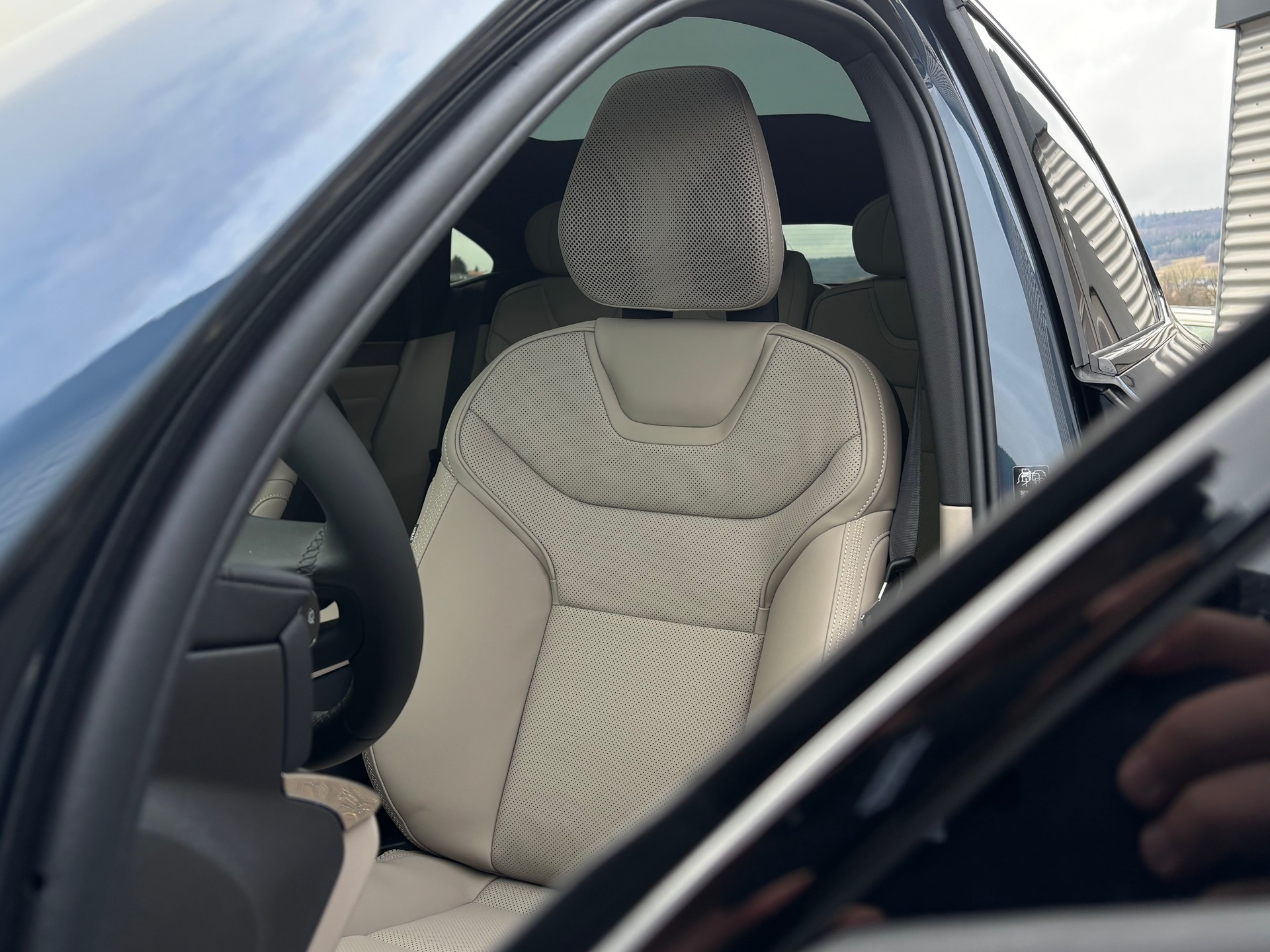 VOLVO ES90 Ultra-image-3