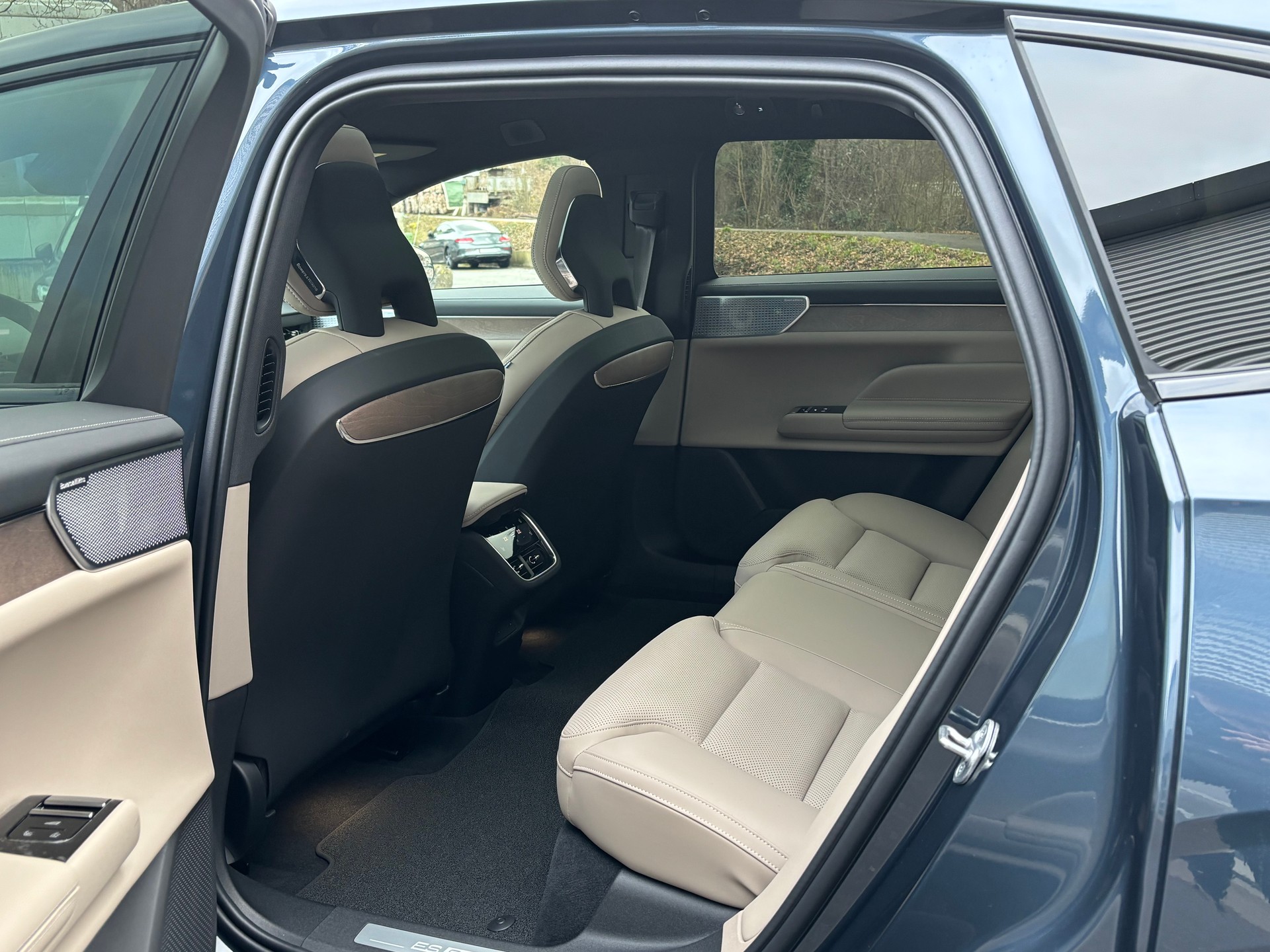 VOLVO ES90 Ultra-image-11