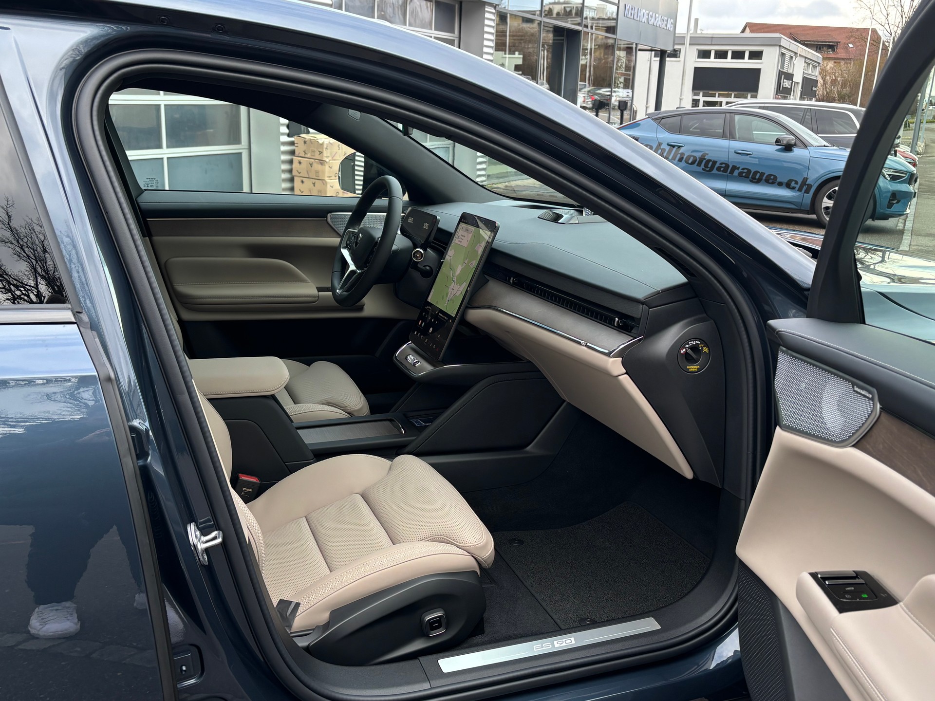 VOLVO ES90 Ultra-image-5