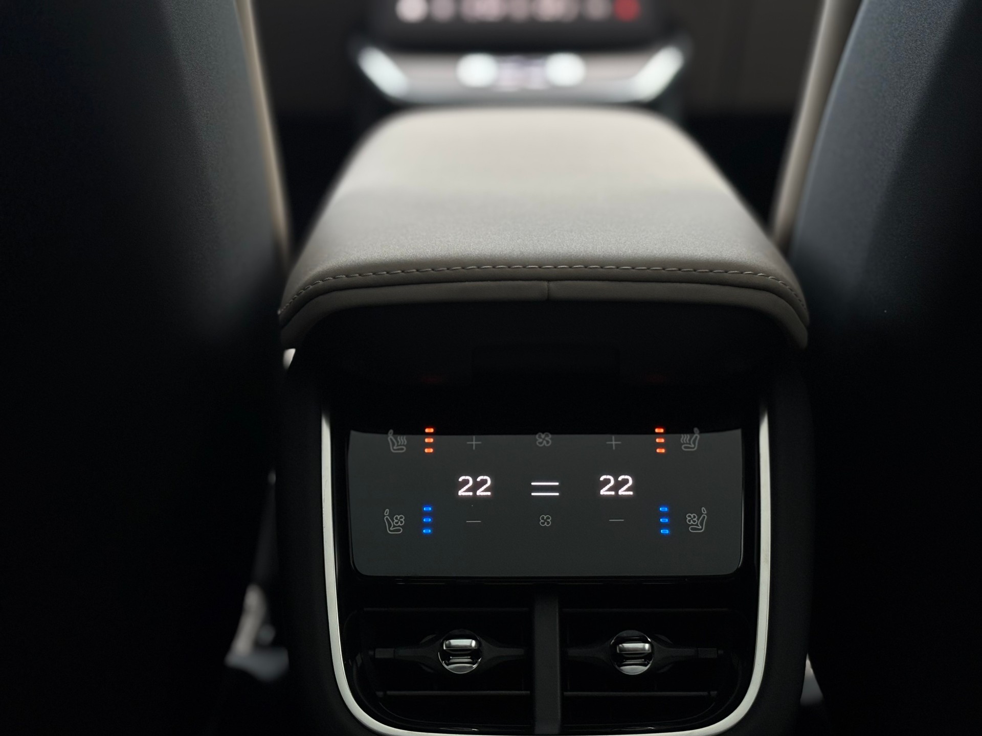 VOLVO ES90 Ultra-image-12