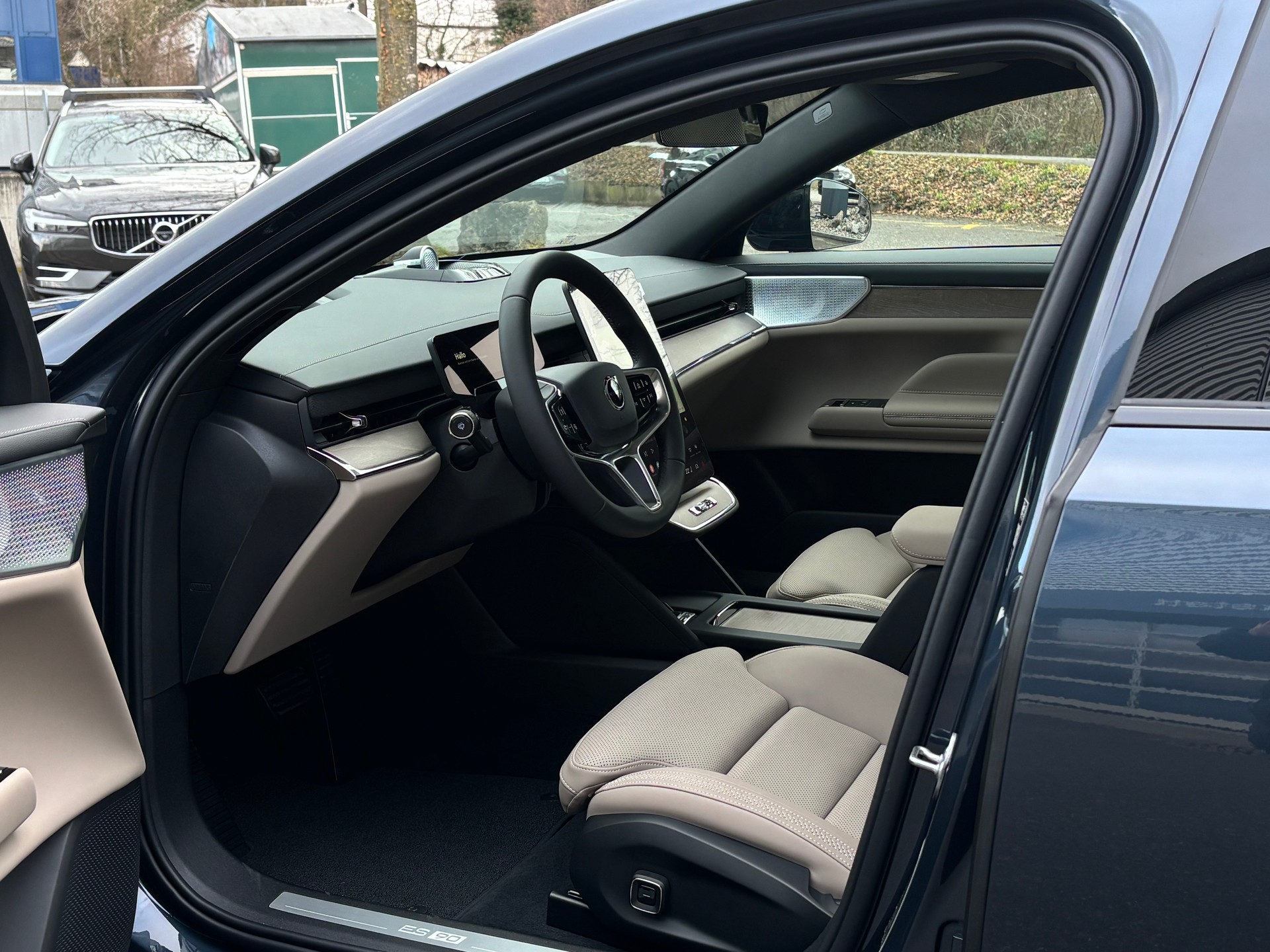 VOLVO ES90 Ultra-image-2