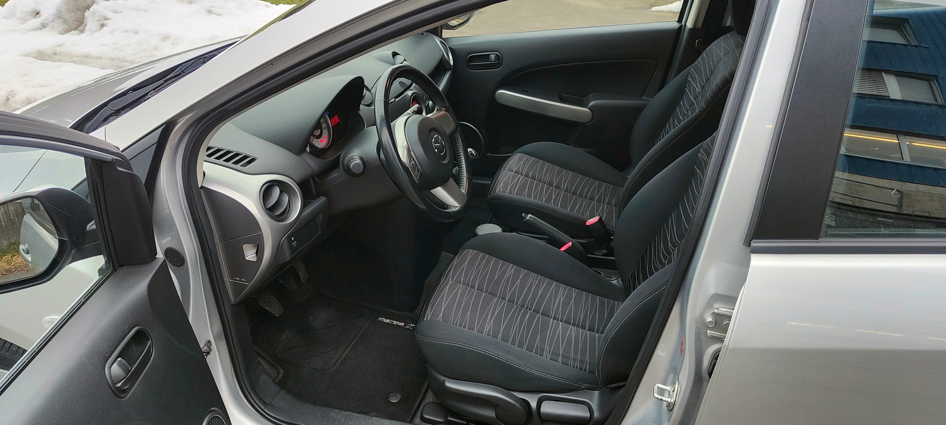 MAZDA 2 1.3i 16V Exclusive-image-10