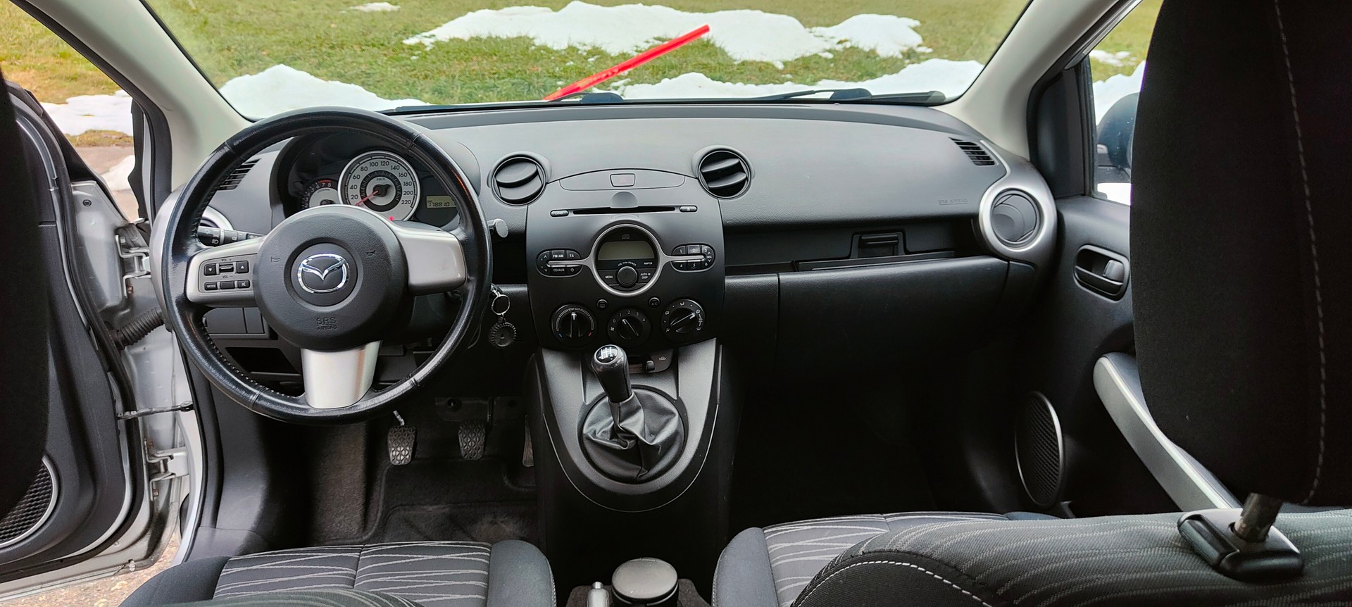 MAZDA 2 1.3i 16V Exclusive-image-8