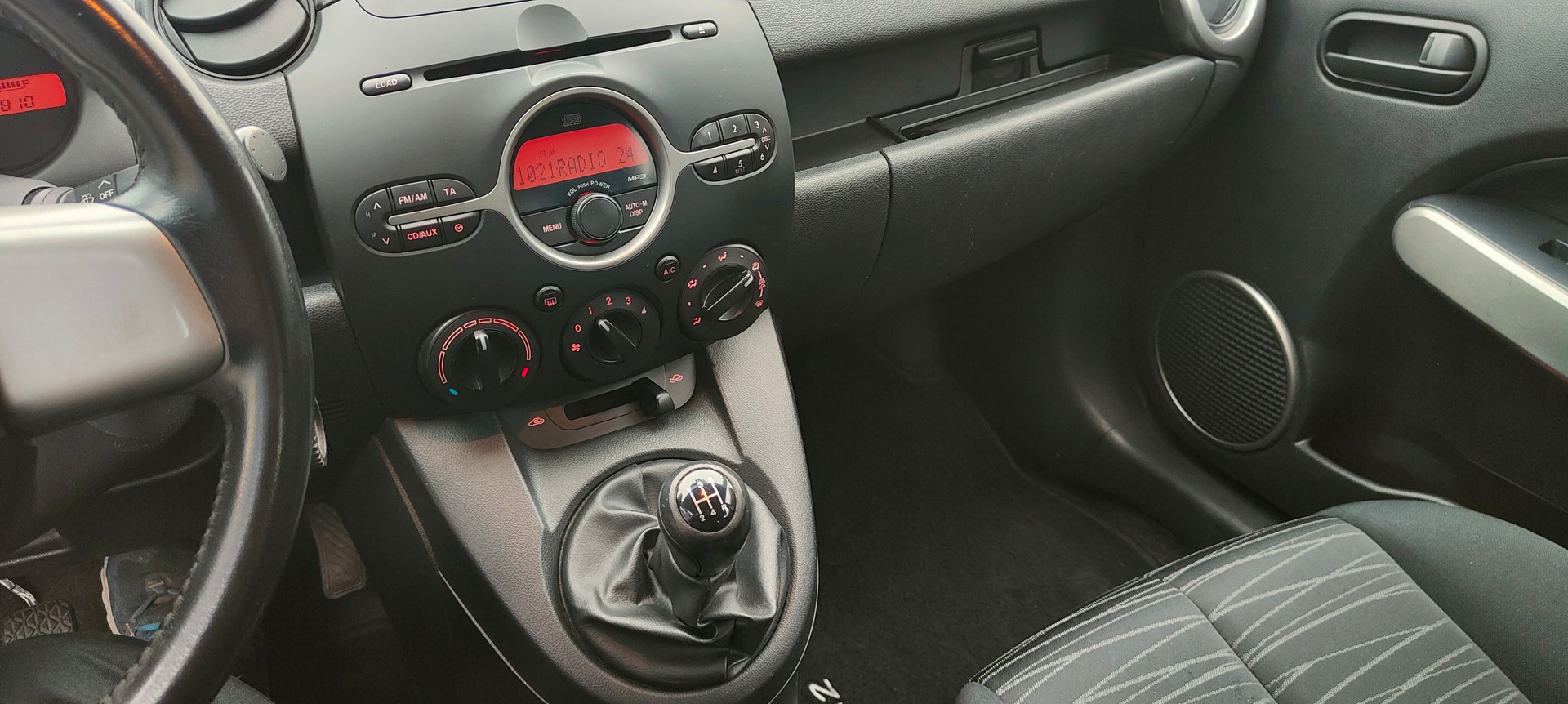 MAZDA 2 1.3i 16V Exclusive-image-11