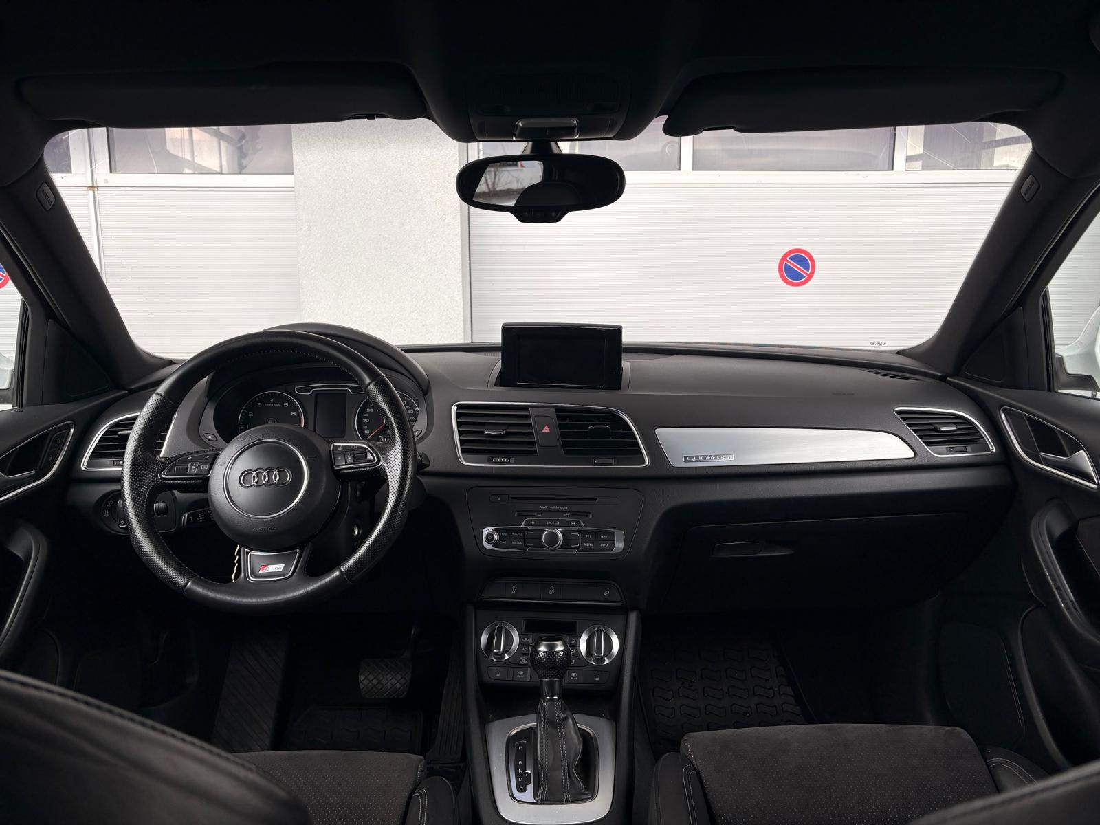 AUDI Q3 2.0 TFSI quattro S-tronic-image-5