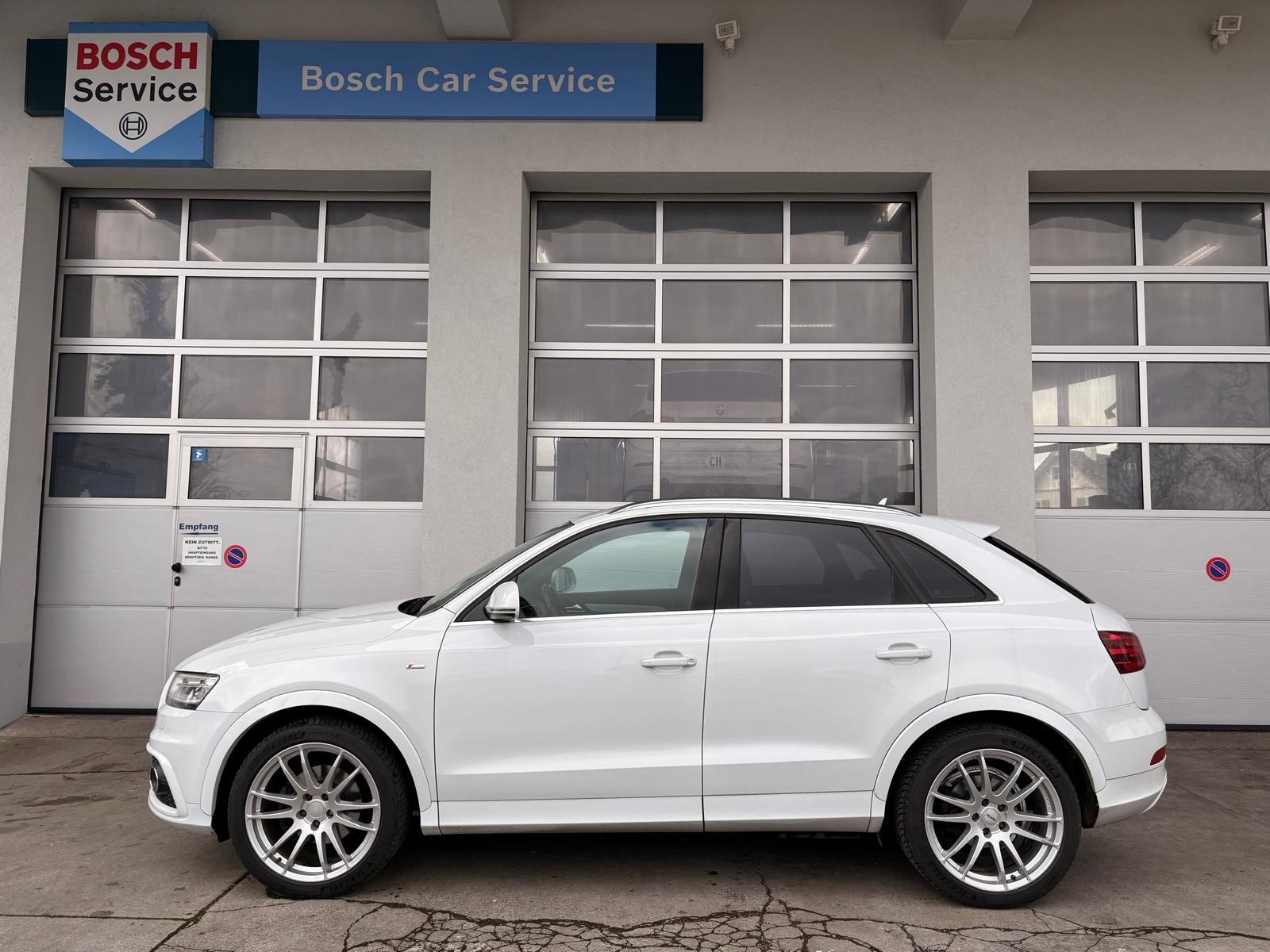 AUDI Q3 2.0 TFSI quattro S-tronic-image-4