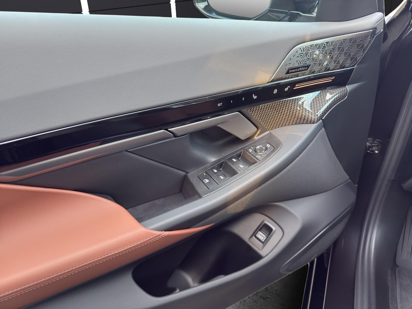 BMW 520d xDrive Touring-image-17
