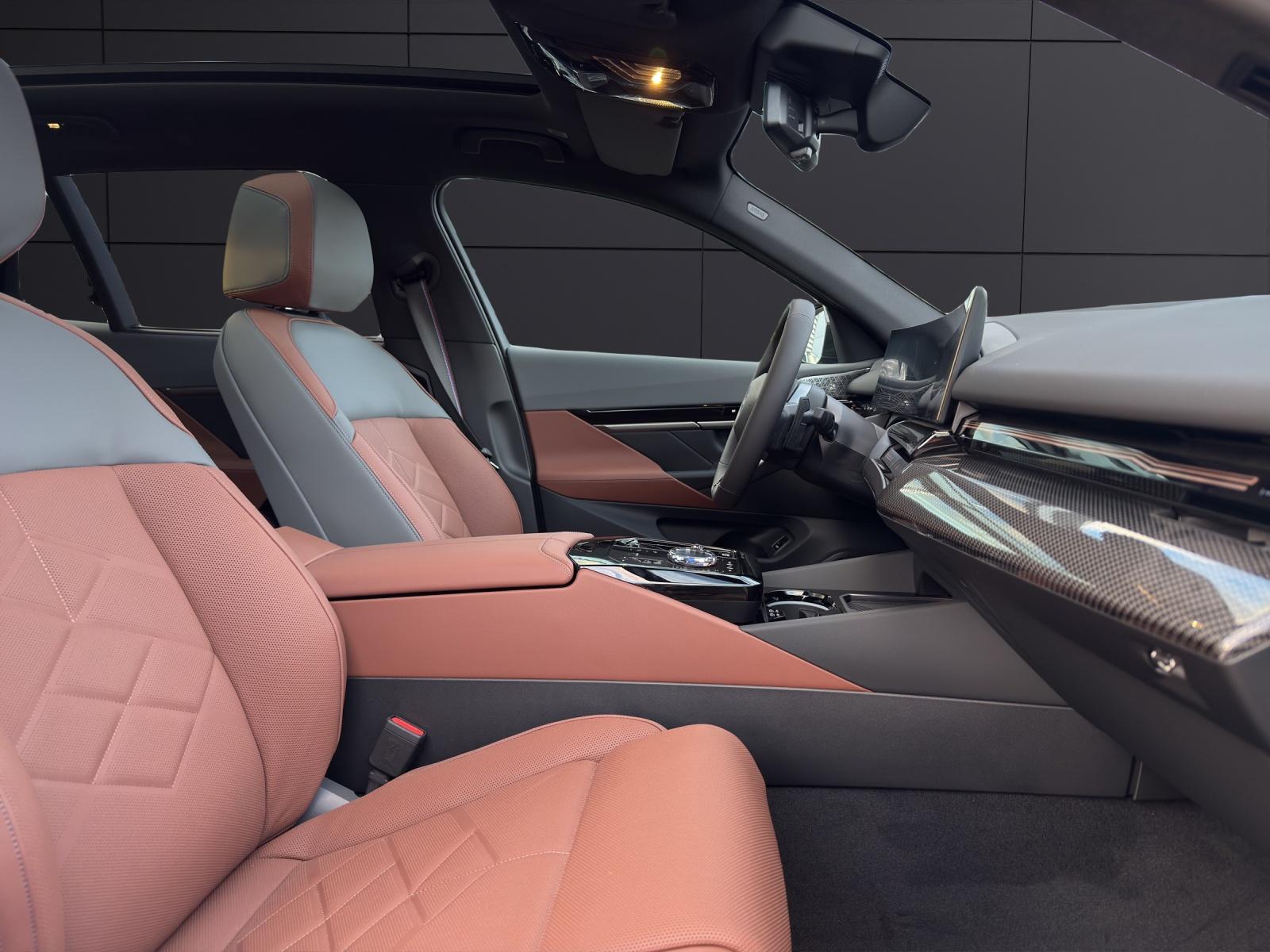 BMW 520d xDrive Touring-image-9