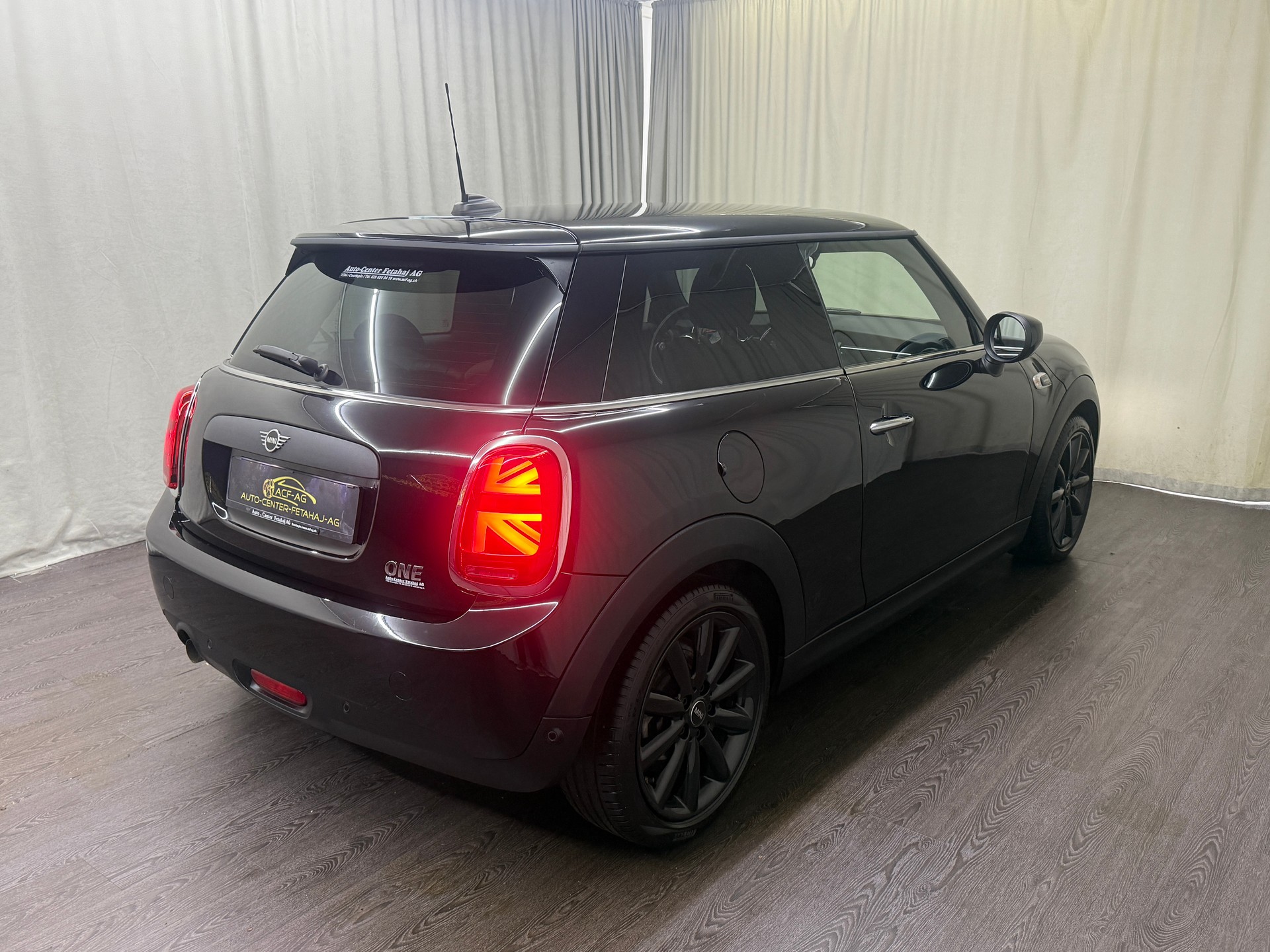 MINI One Blackyard-image-3