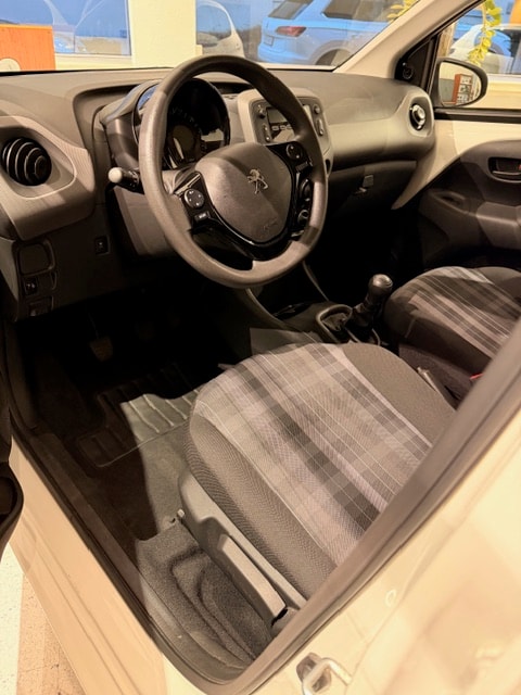 PEUGEOT 108 1.0 VTi Allure-image-4