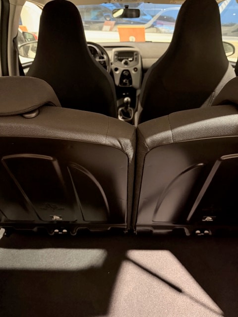 PEUGEOT 108 1.0 VTi Allure-image-6