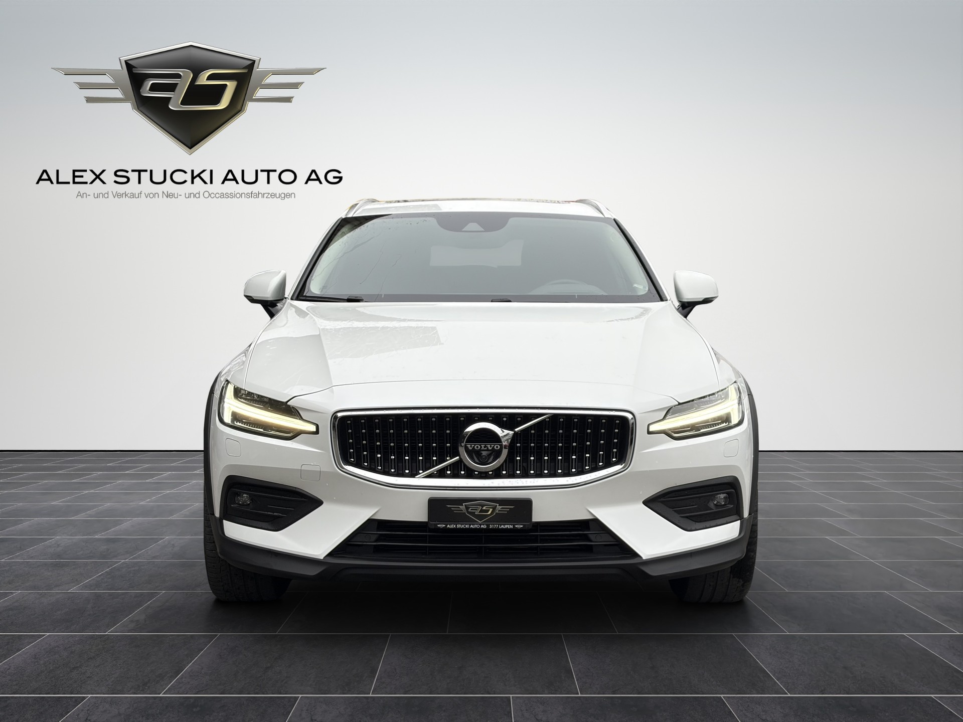 VOLVO V60 Cross Country D4 AWD Geartronic-image-1