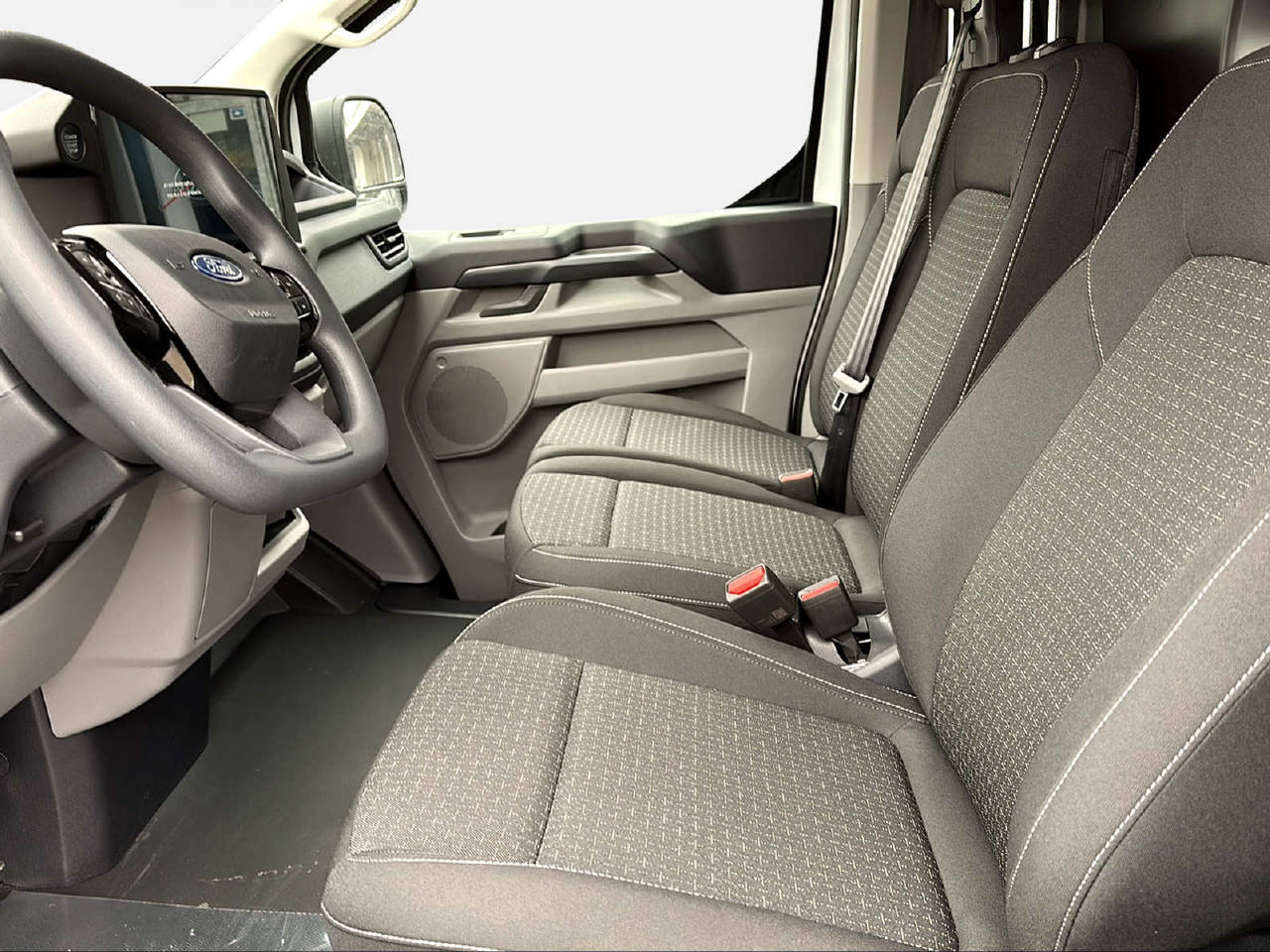 FORD Transit Custom Van 320 L1 2.5 Duratec 233 Trend PHEV-image-13