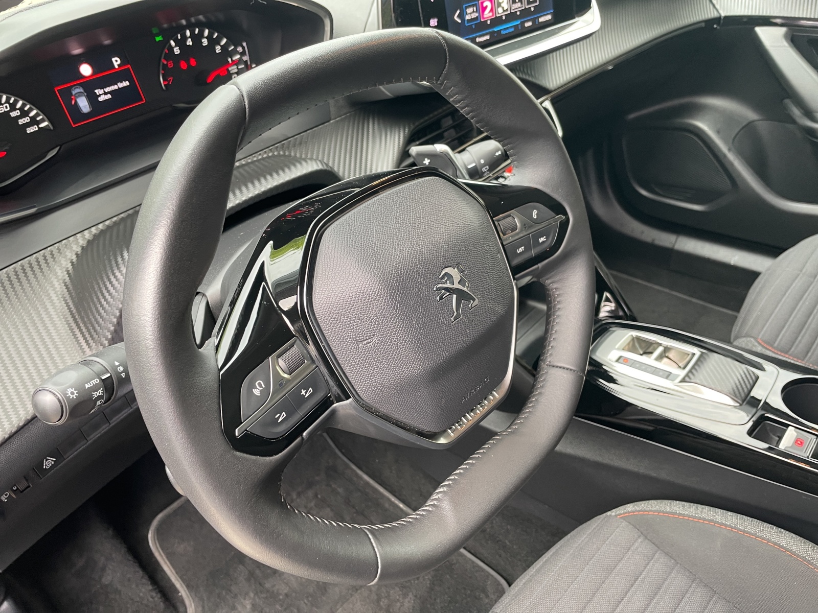 PEUGEOT 2008 1.2 PT Act.Pack EAT8-image-12