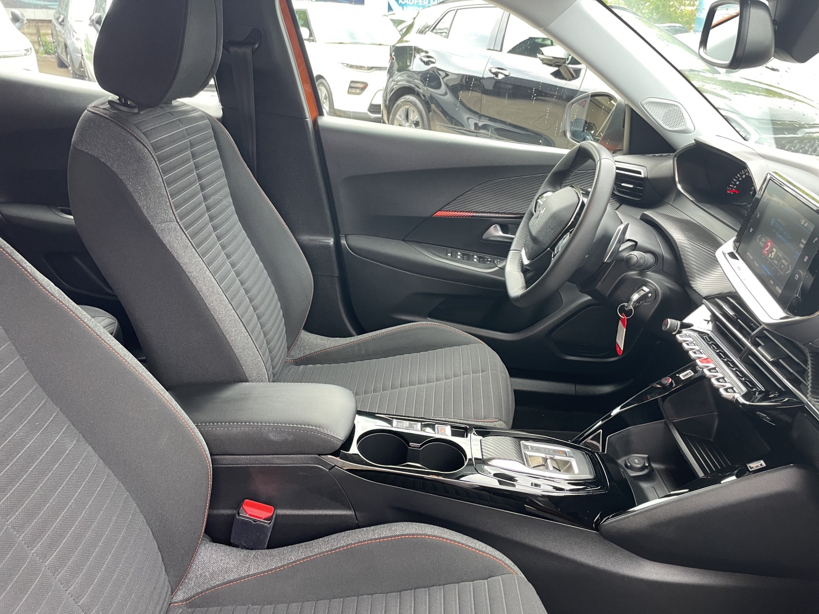 PEUGEOT 2008 1.2 PT Act.Pack EAT8-image-10