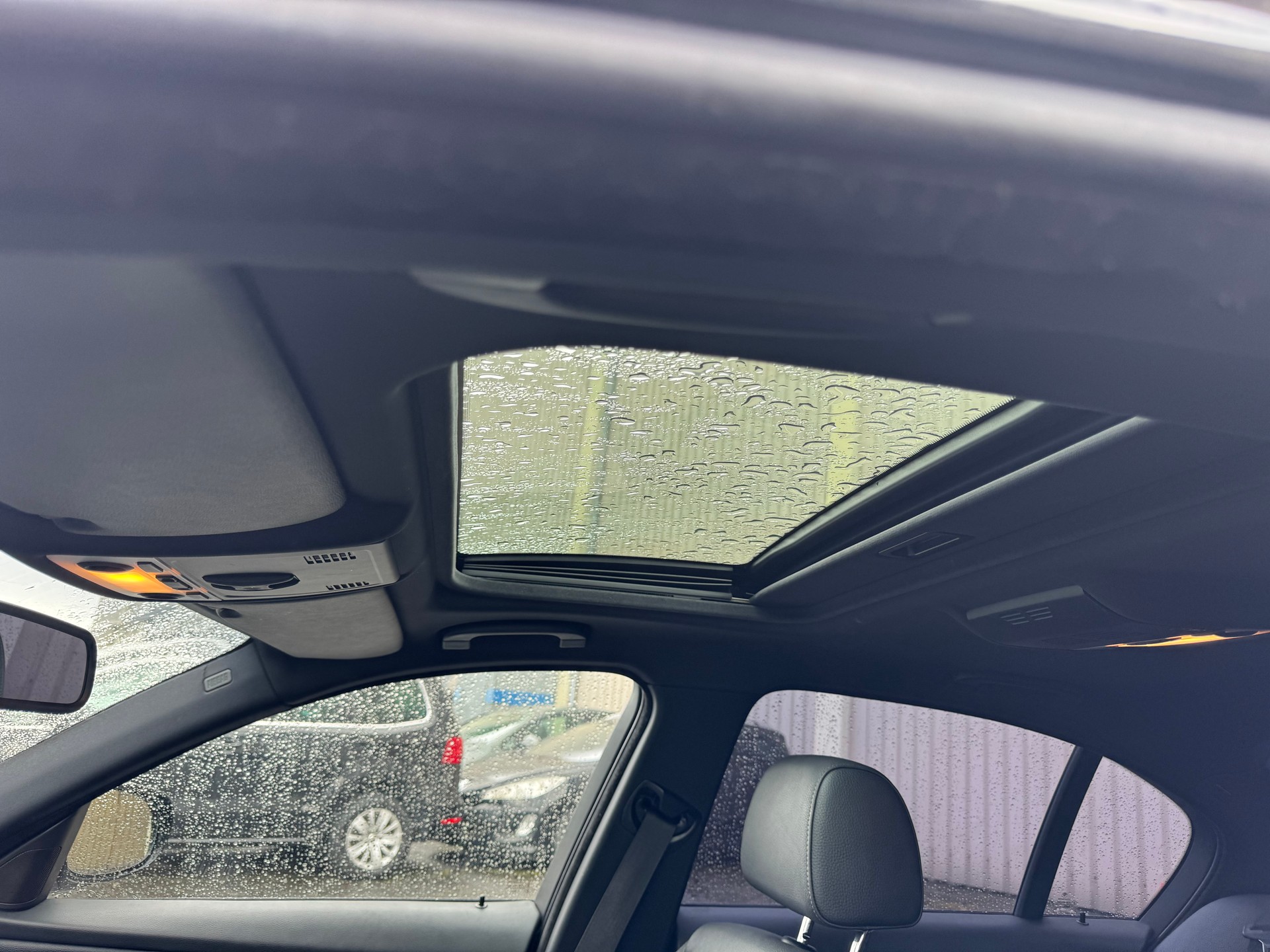 BMW 335i x-Drive Steptronic M-Packet-image-12