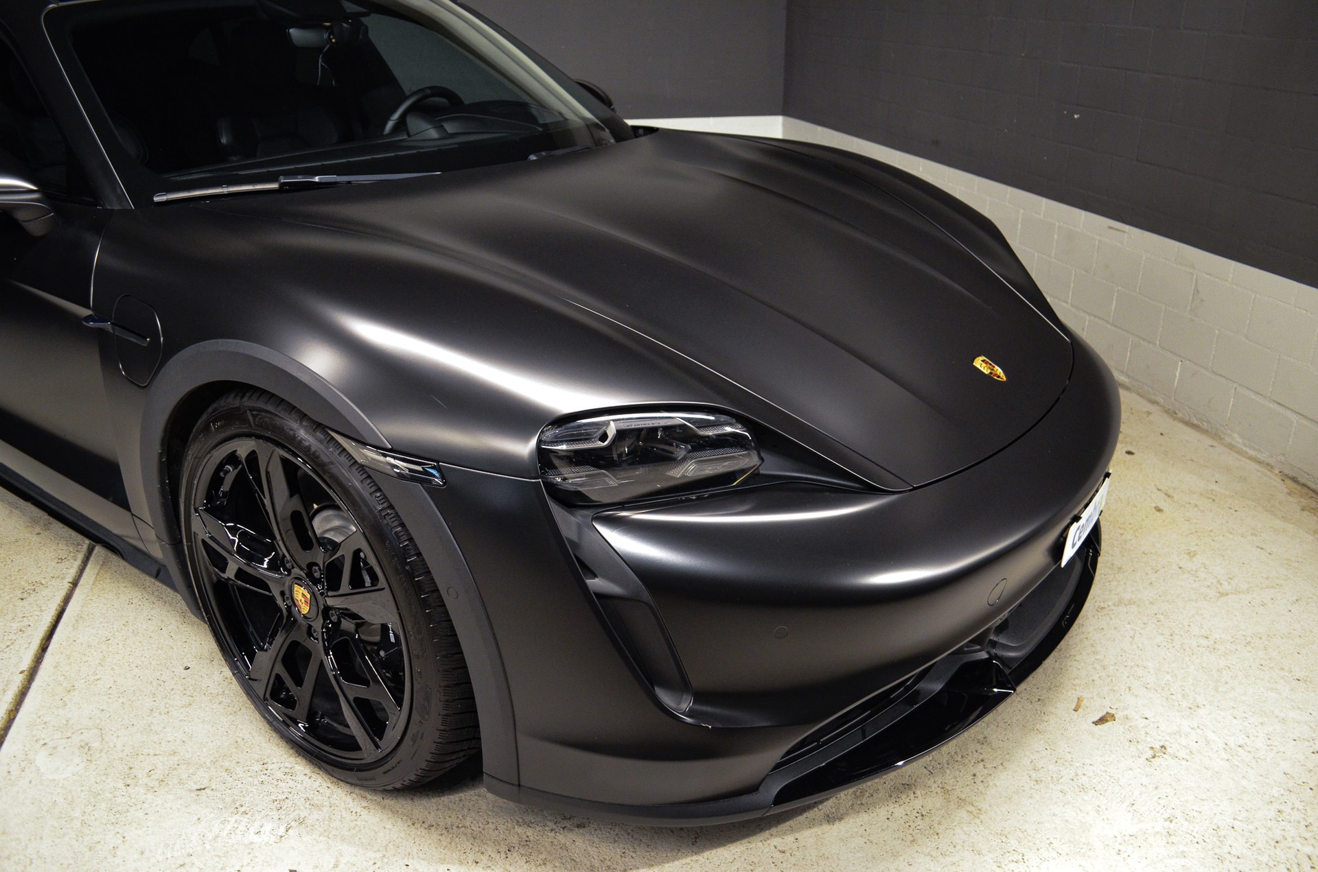PORSCHE Taycan Turbo Cross Turismo-image-4