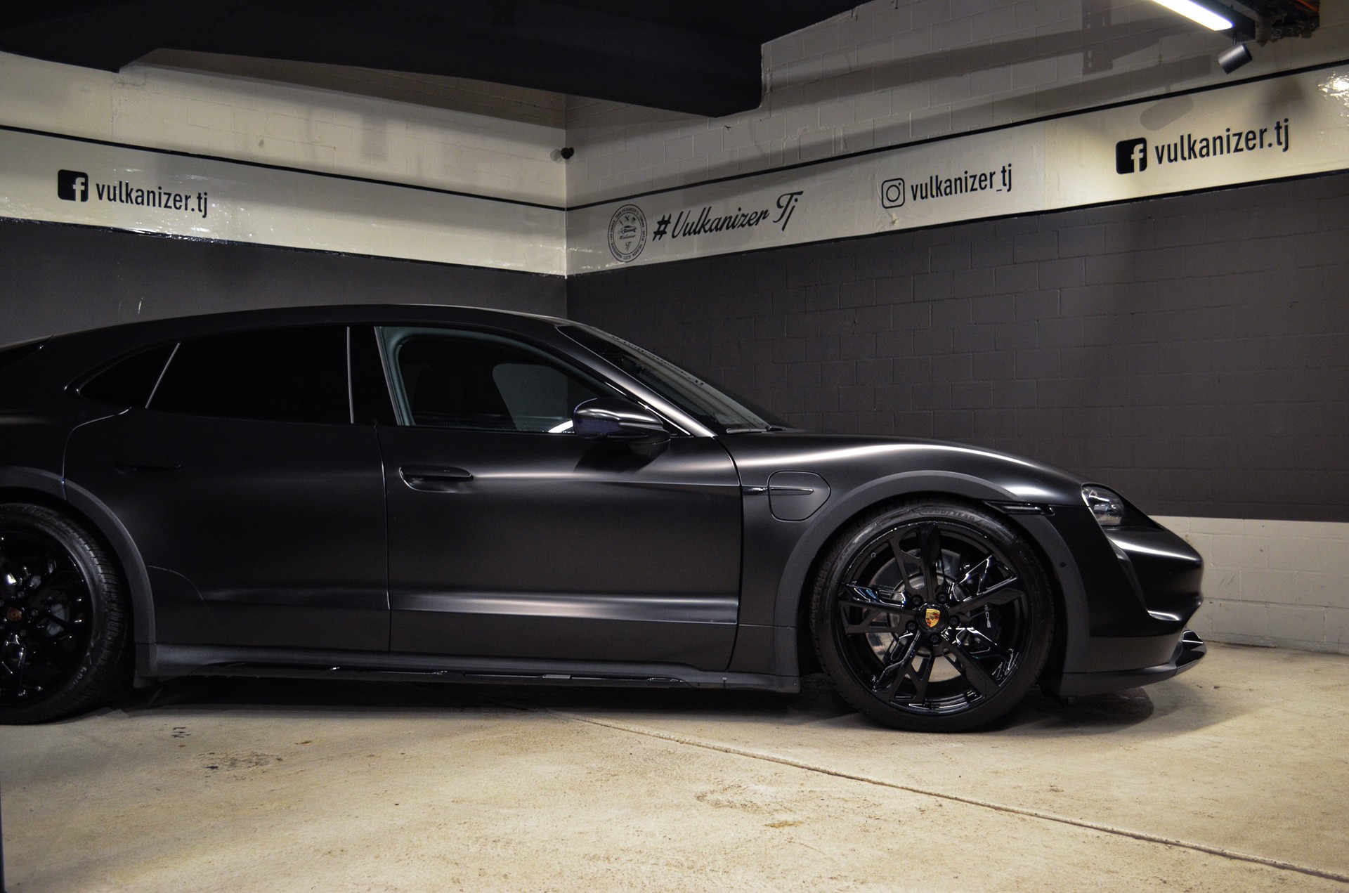 PORSCHE Taycan Turbo Cross Turismo