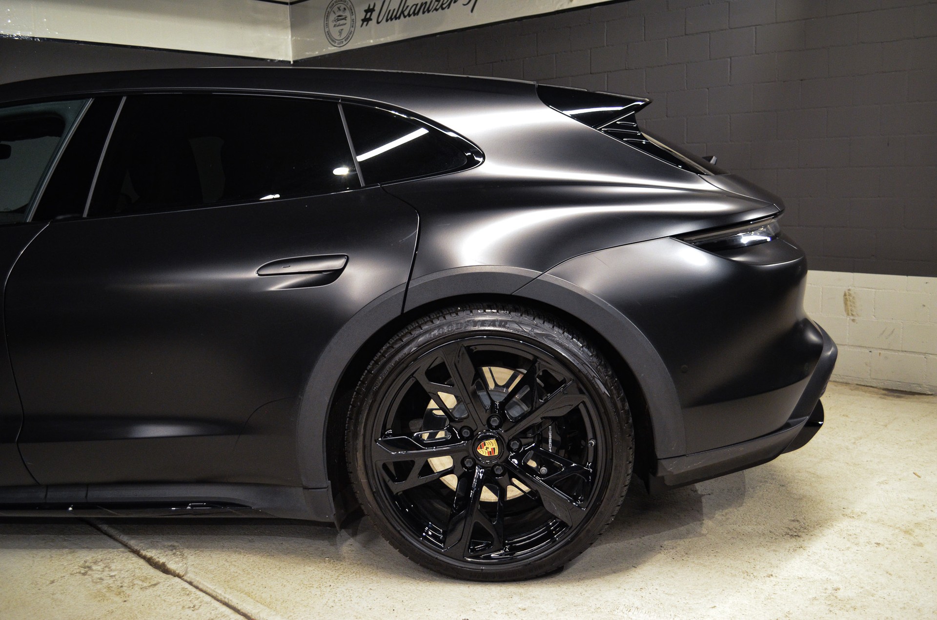 PORSCHE Taycan Turbo Cross Turismo-image-7