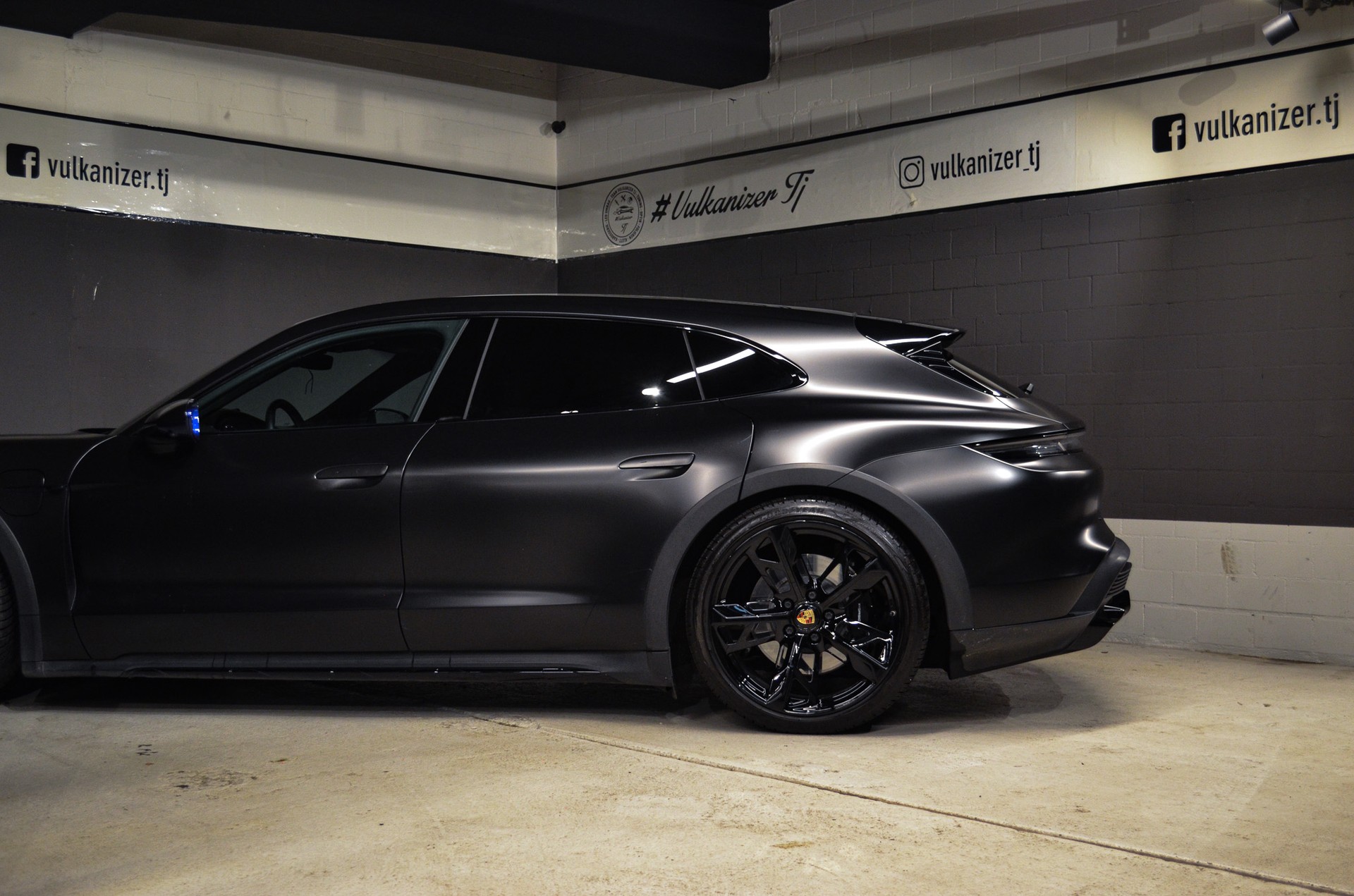 PORSCHE Taycan Turbo Cross Turismo-image-6