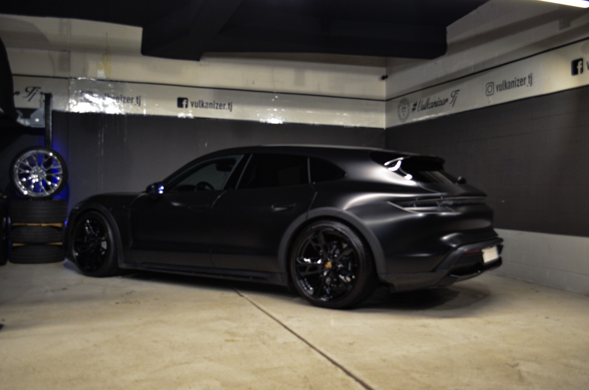 PORSCHE Taycan Turbo Cross Turismo-image-5
