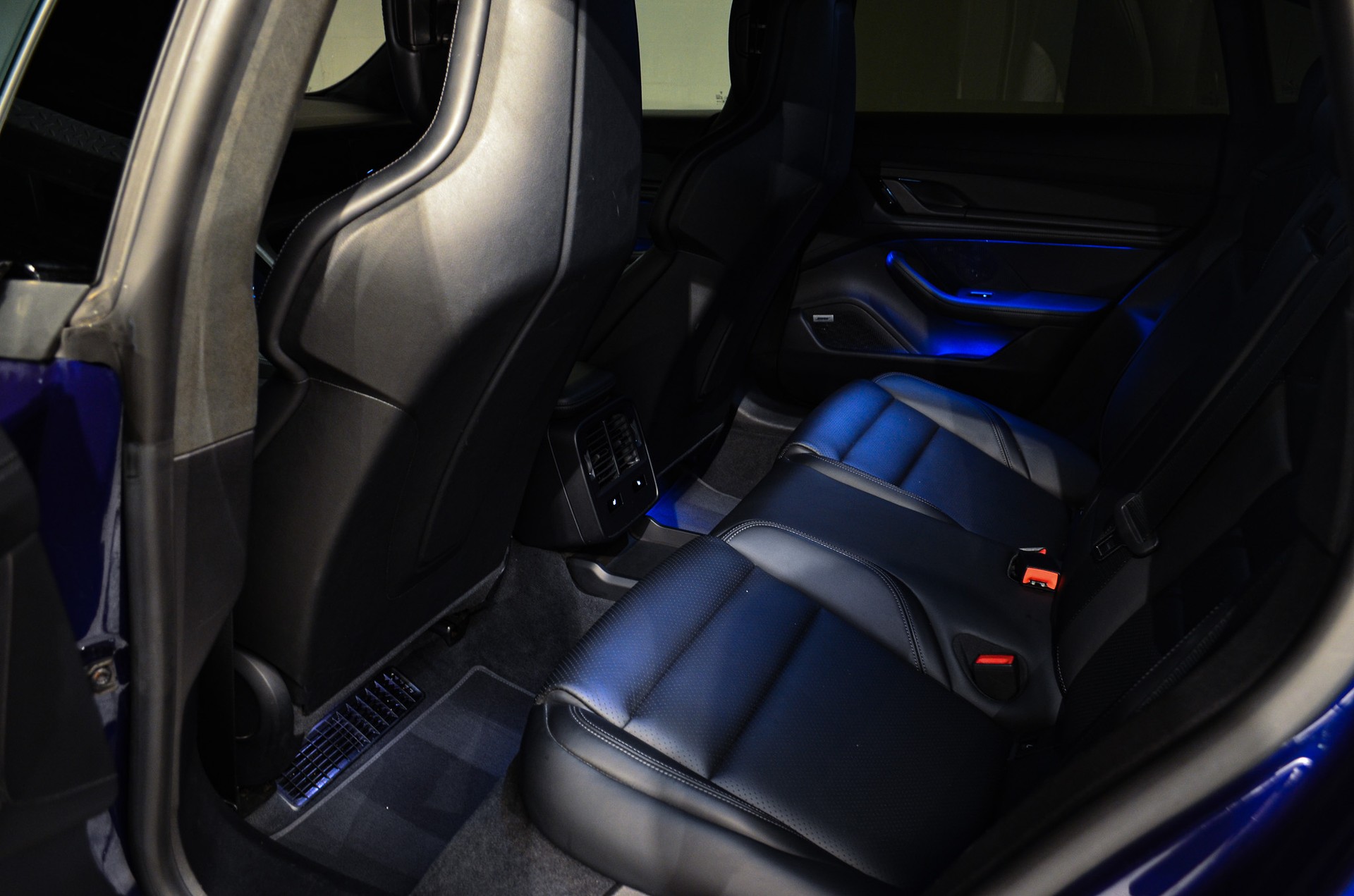 PORSCHE Taycan Turbo Cross Turismo-image-10