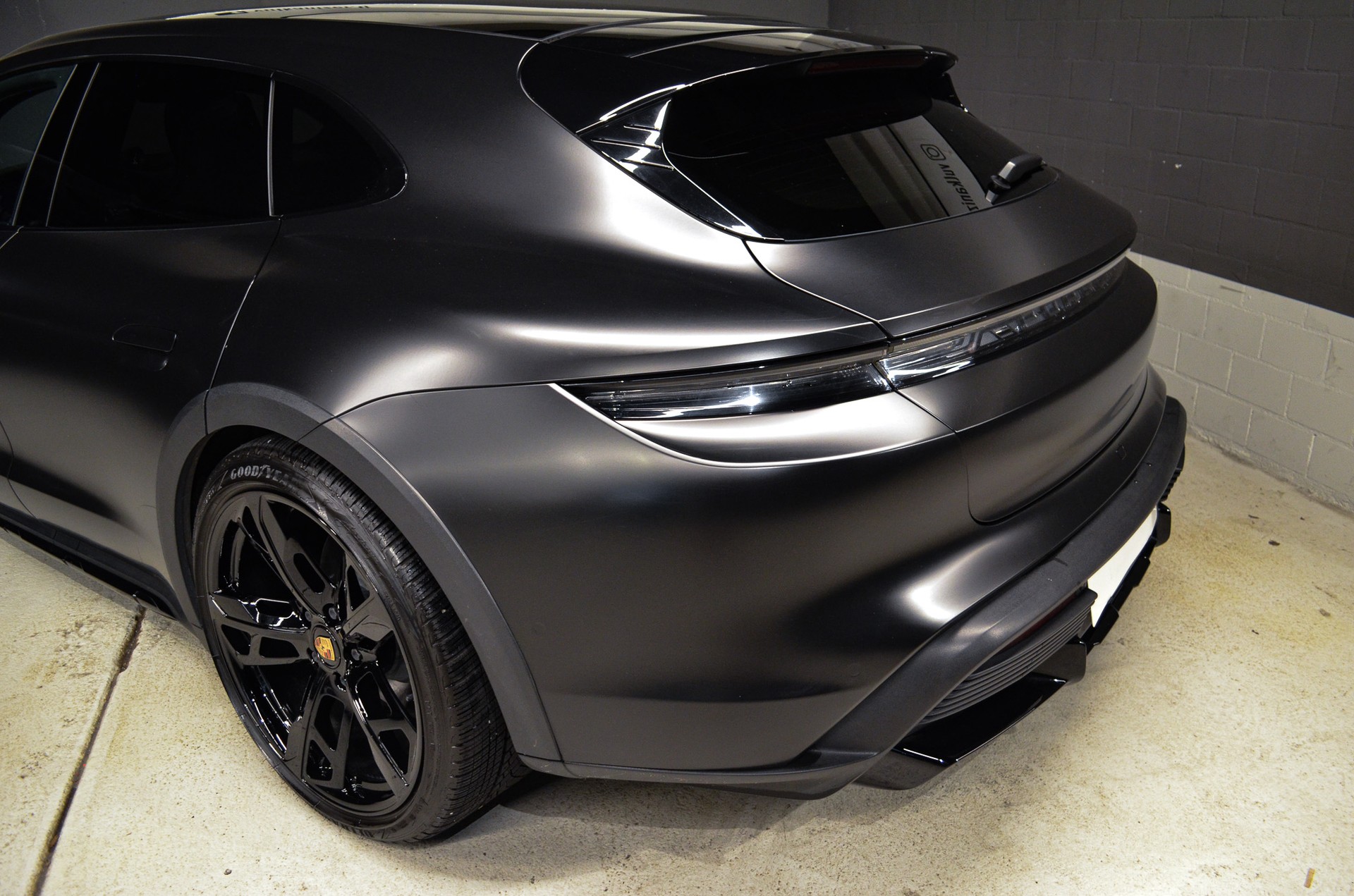 PORSCHE Taycan Turbo Cross Turismo-image-9