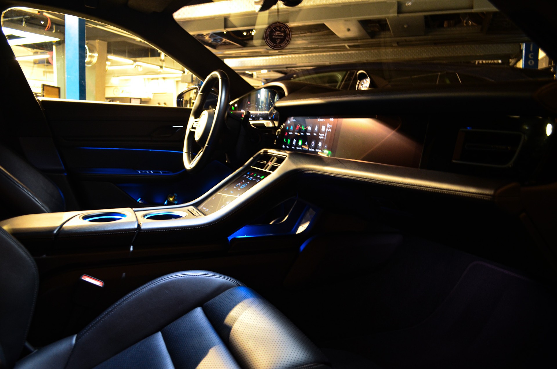 PORSCHE Taycan Turbo Cross Turismo-image-13