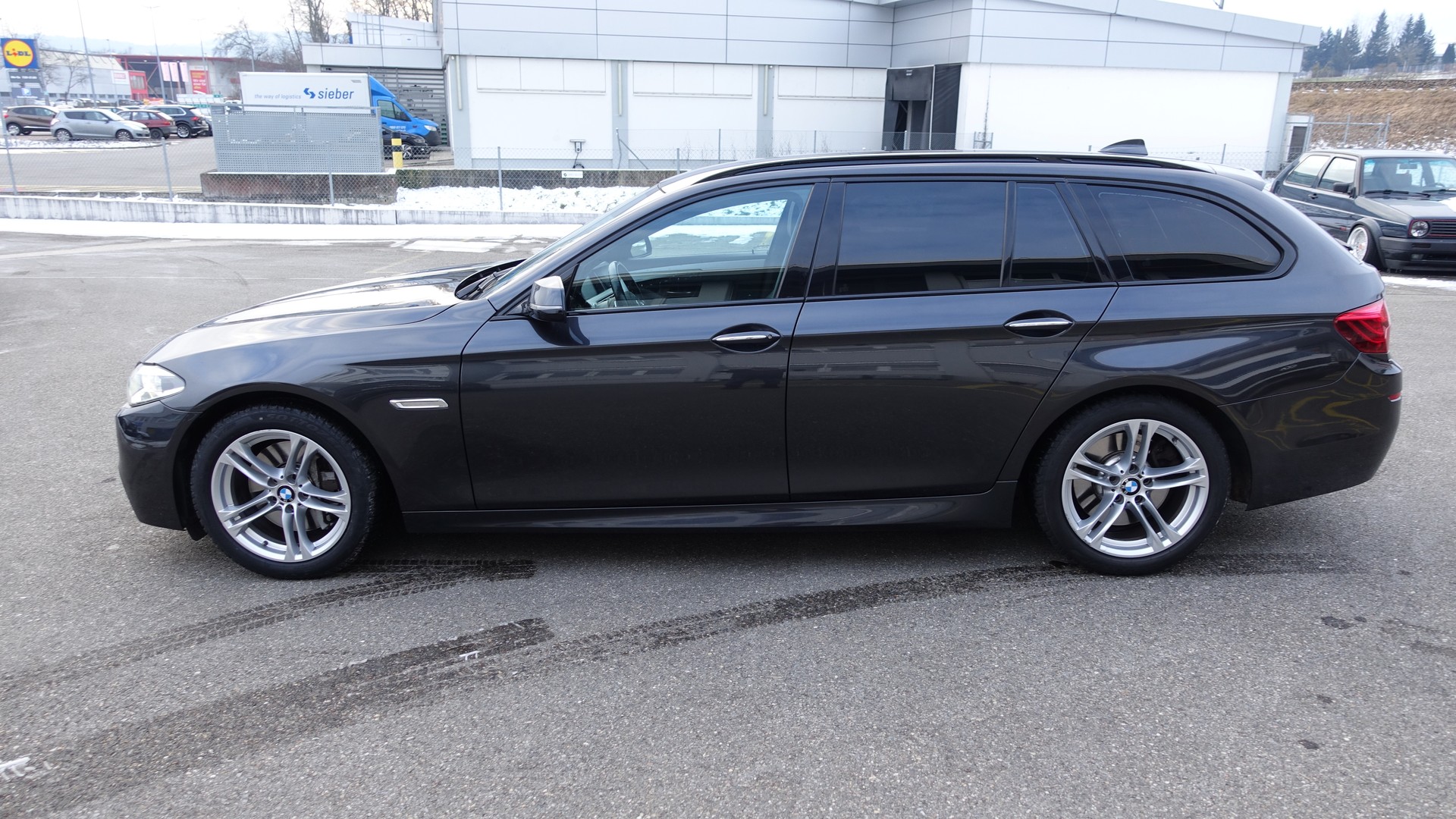 BMW 530d Touring xDrive Luxury Line Steptronic-image-3