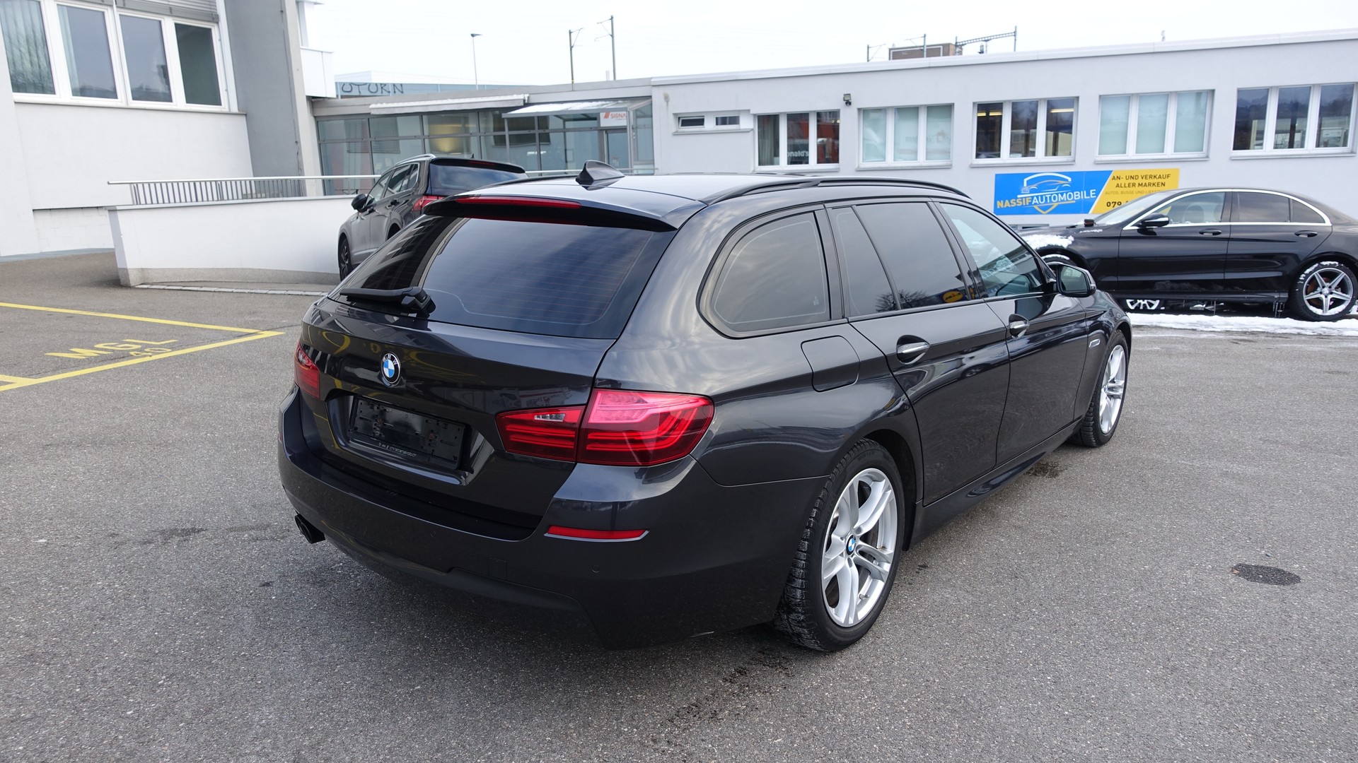 BMW 530d Touring xDrive Luxury Line Steptronic-image-1