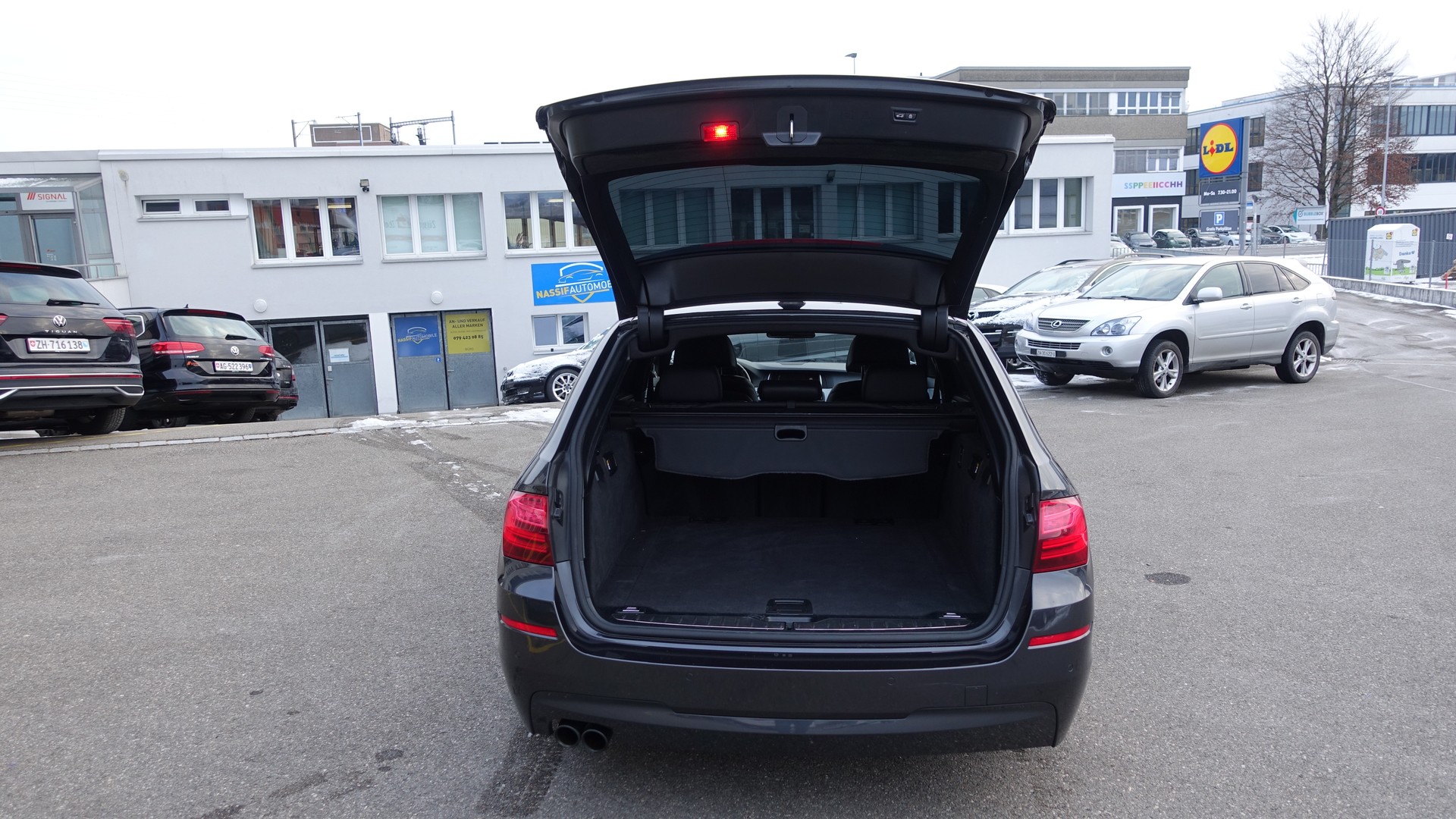 BMW 530d Touring xDrive Luxury Line Steptronic-image-13