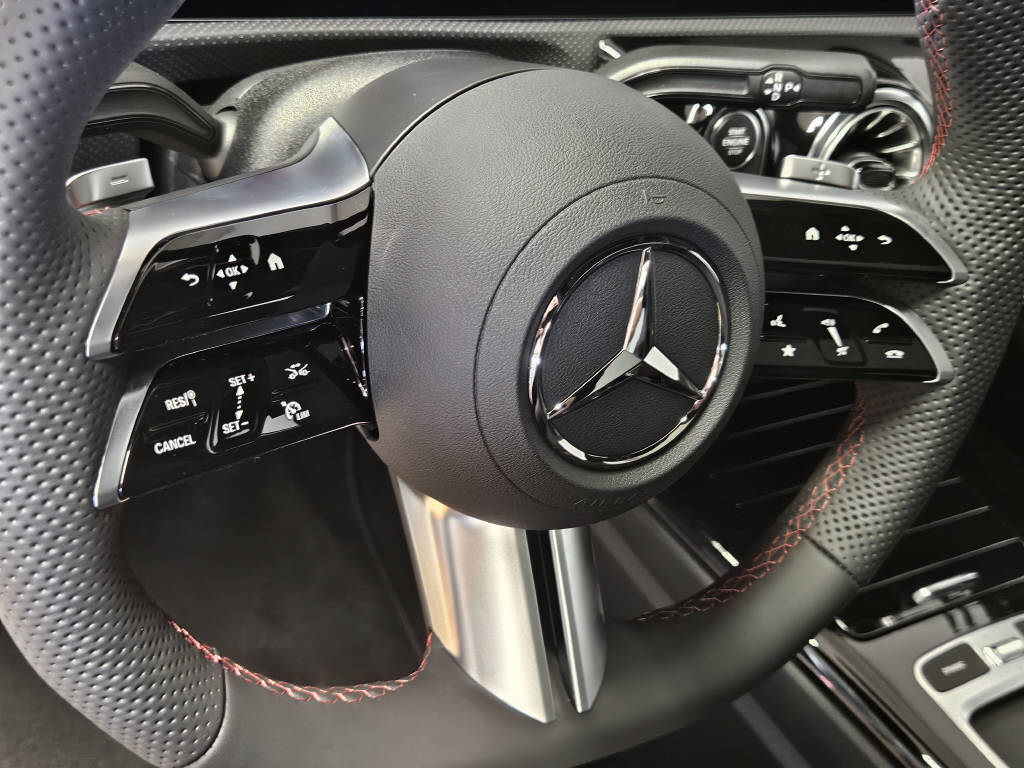 MERCEDES-BENZ A 220 4Matic AMG Line-image-8