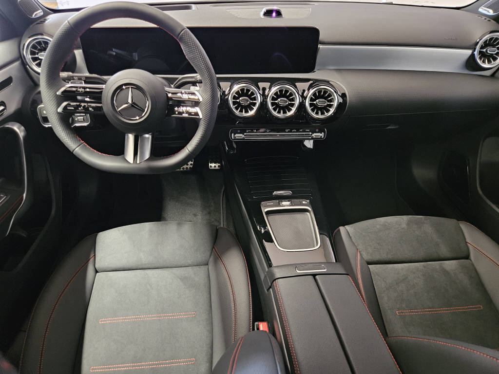 MERCEDES-BENZ A 220 4Matic AMG Line-image-7