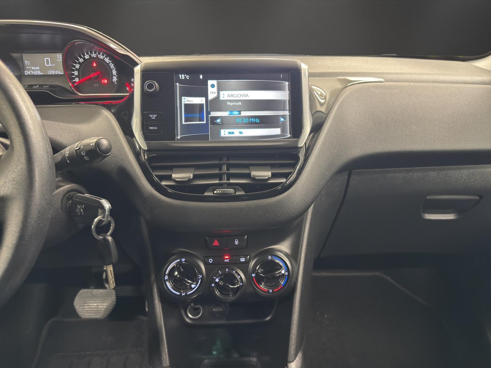 PEUGEOT 208 1.4 e-HDi Active EGS5-image-10