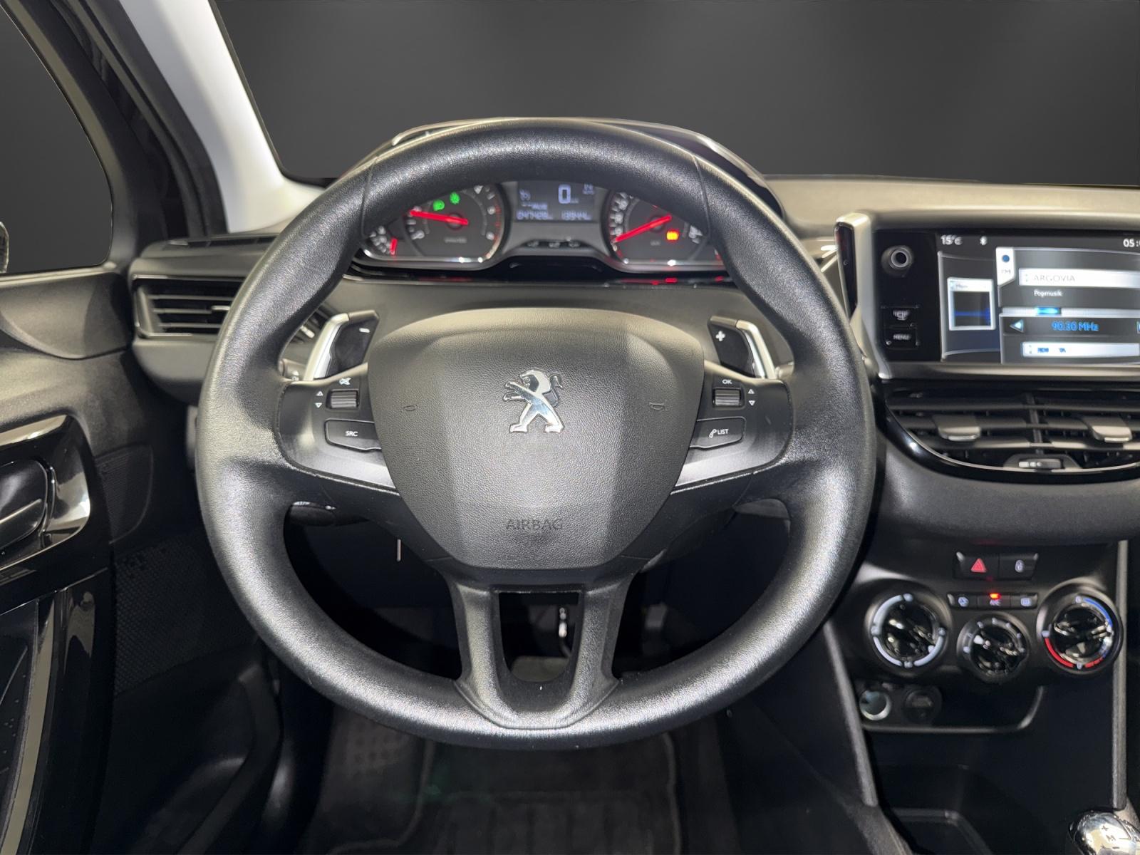 PEUGEOT 208 1.4 e-HDi Active EGS5-image-11